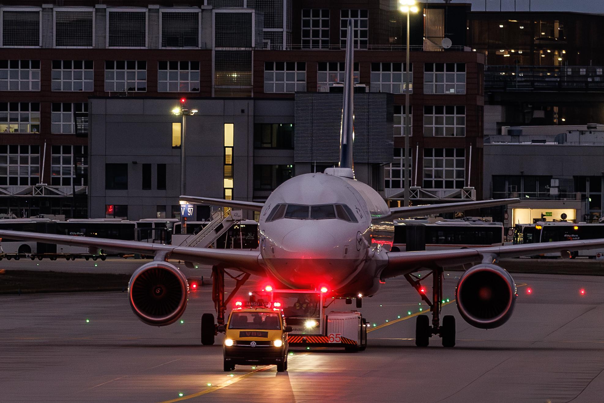 Frankfurt Airport: Lufthansa (LH / DLH) | Airbus A320-214 A320 | D-AIUO | MSN 6636