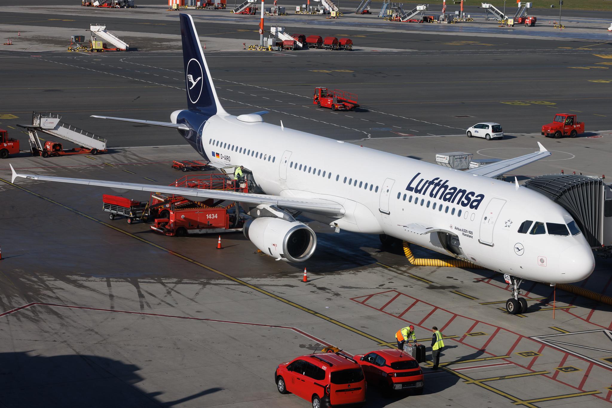 Hamburg Airport: Lufthansa (LH / DLH) | Airbus A321-131 A321 | D-AIRO | MSN 0563