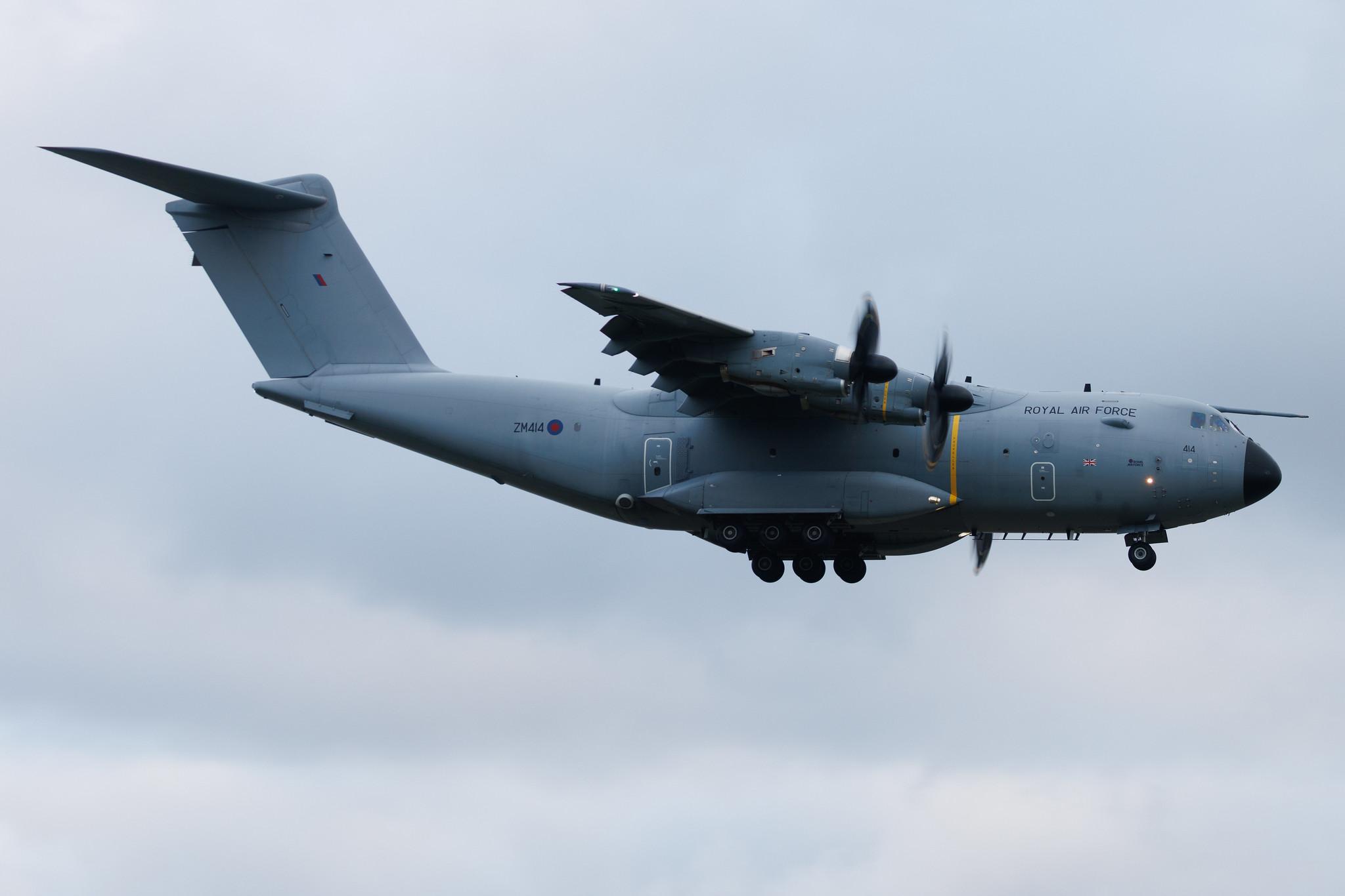 Hamburg Airport: United Kingdom - Royal Air Force (RAF) (/ RRR) | Operator: United Kingdom - Royal Air Force Air Transport | Airbus A400M Atlas A400 | ZM414 | MSN 047