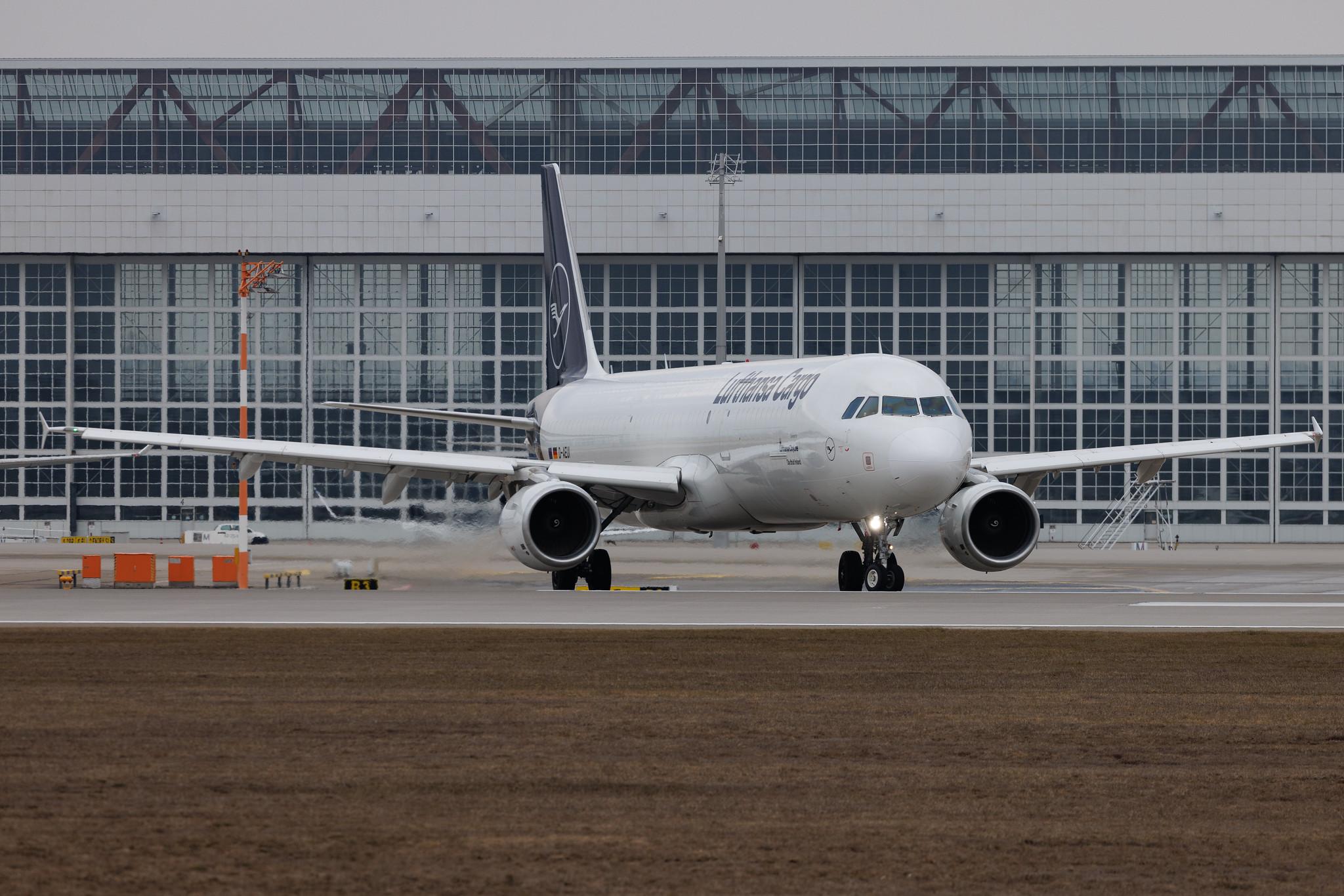 Munich Airport: Lufthansa Cargo (/ GEC) | Operator: Lufthansa CityLine | Airbus A321-211(P2F) A321 | D-AEUI | MSN 05126