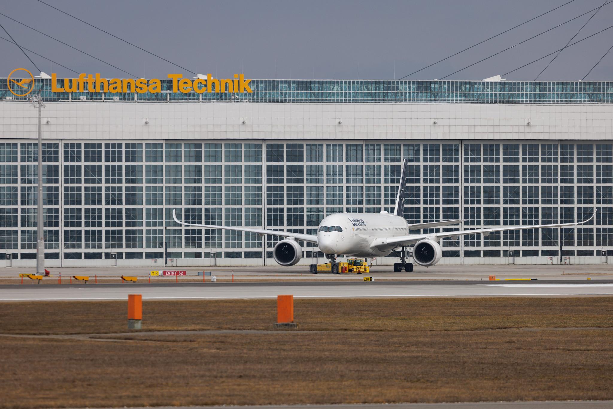 Munich Airport: Lufthansa (LH / DLH) | Airbus A350-941 A359 | D-AIXJ | MSN 209