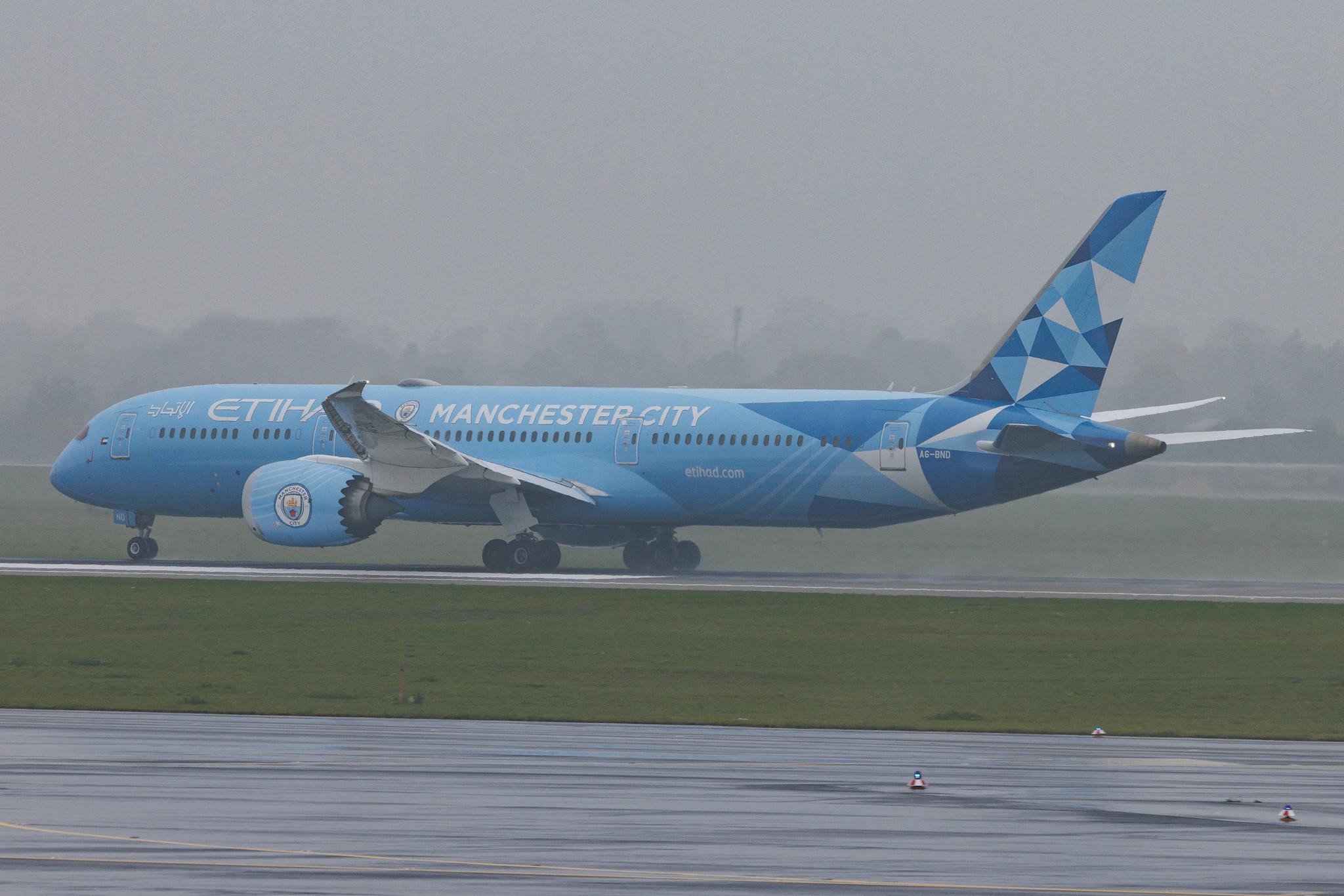 Düsseldorf Airport: Etihad Airways (EY / ETD) | Livery: Manchester City Livery | Boeing 787-9 Dreamliner B789 | A6-BND | MSN 42373