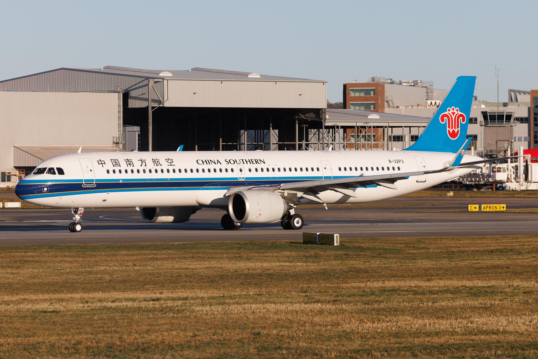 Hamburg Finkenwerder: China Southern Airlines (CZ / CSN) | Airbus A321-251NX A21N | B-32P3 | MSN 12813