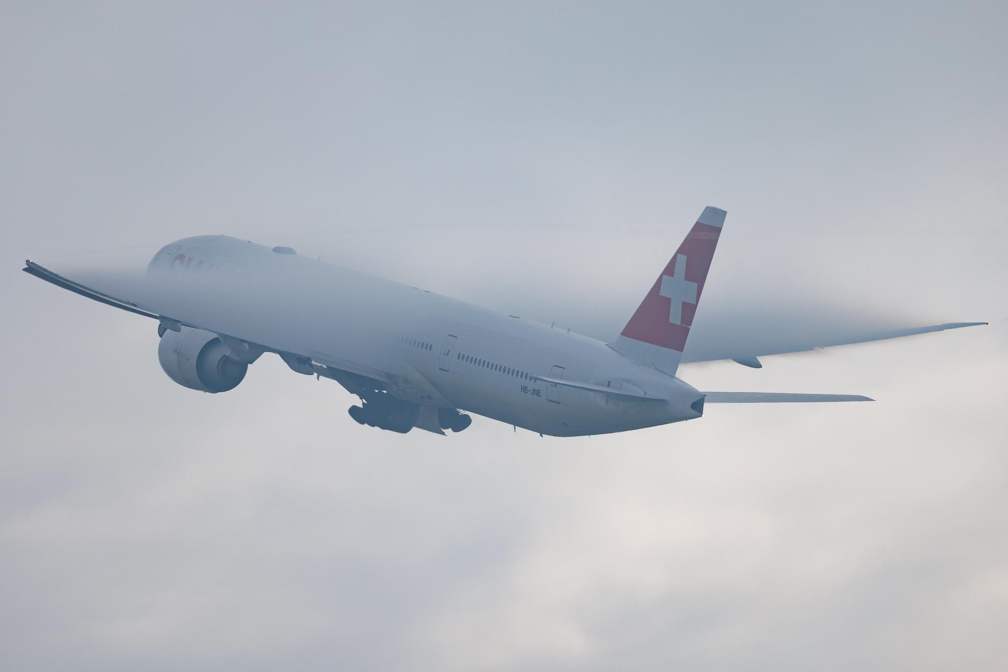 Flughafen Zürich: Swiss (LX / SWR) | Boeing 777-3DE(ER) B77W | HB-JNE | MSN 44586