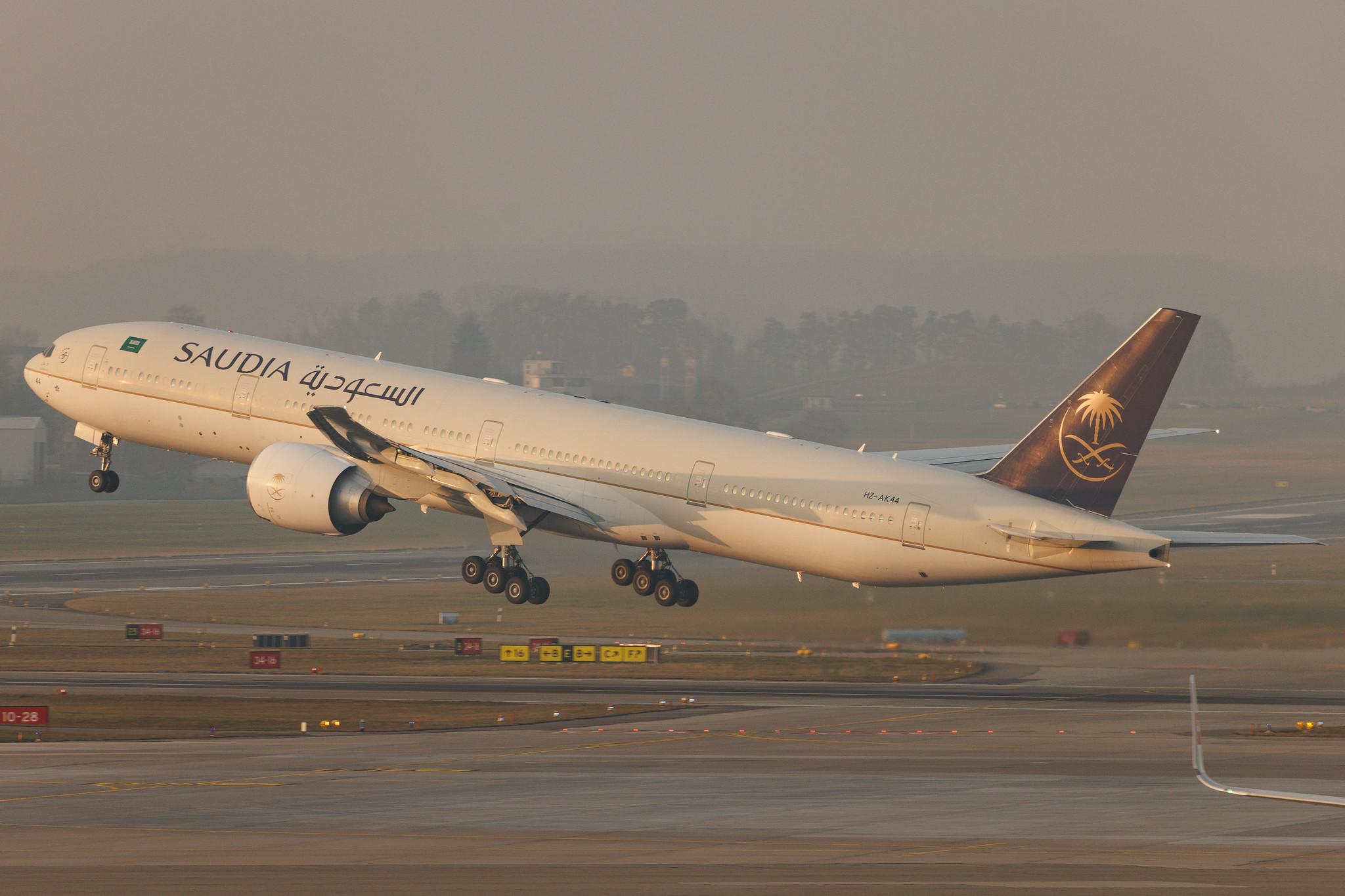 Flughafen Zürich: Saudia (SV / SVA) | Boeing 777-368(ER) B77W | HZ-AK44 | MSN 62764