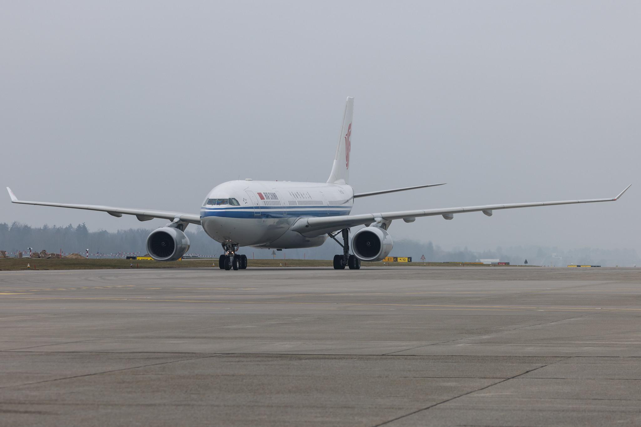 Flughafen Zürich: Air China (CA / CCA) | Airbus A330-243 A332 | B-6131 | MSN 0941