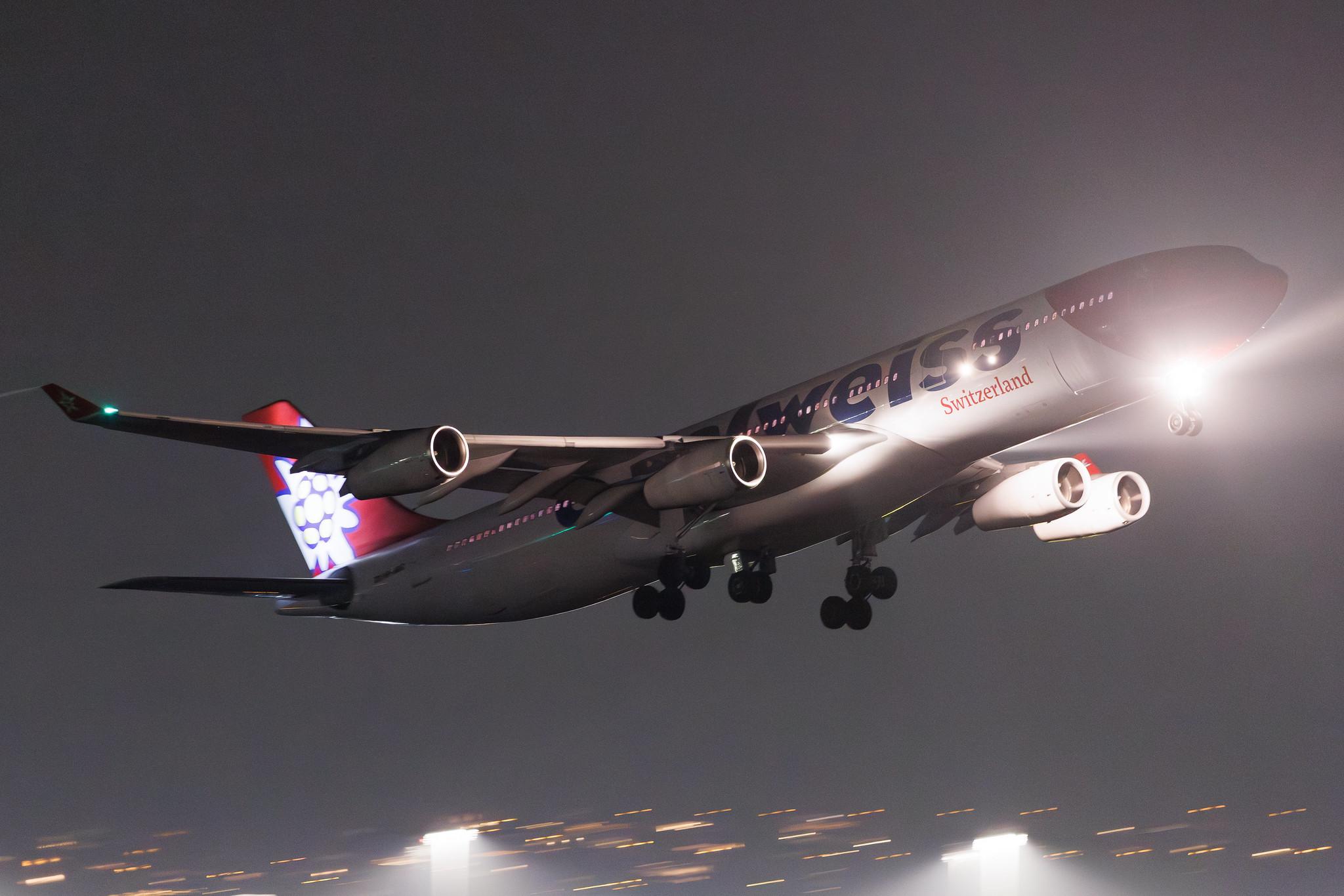 Flughafen Zürich: Edelweiss Air (WK / EDW) | Airbus A340-313 A343 | HB-JMF | MSN 0561