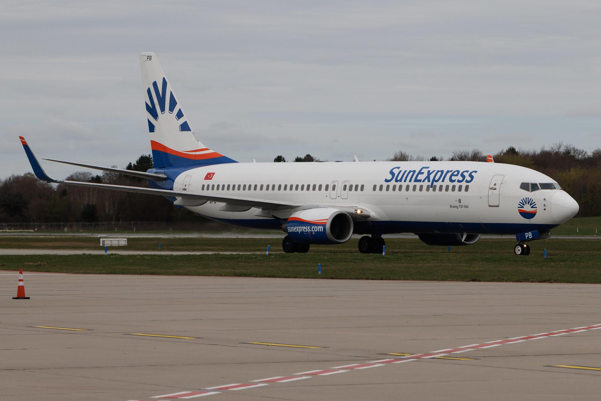 Hamburg Airport: SunExpress (XQ / SXS) | Boeing 737-86Q B738 | TC-SPB | MSN 30272