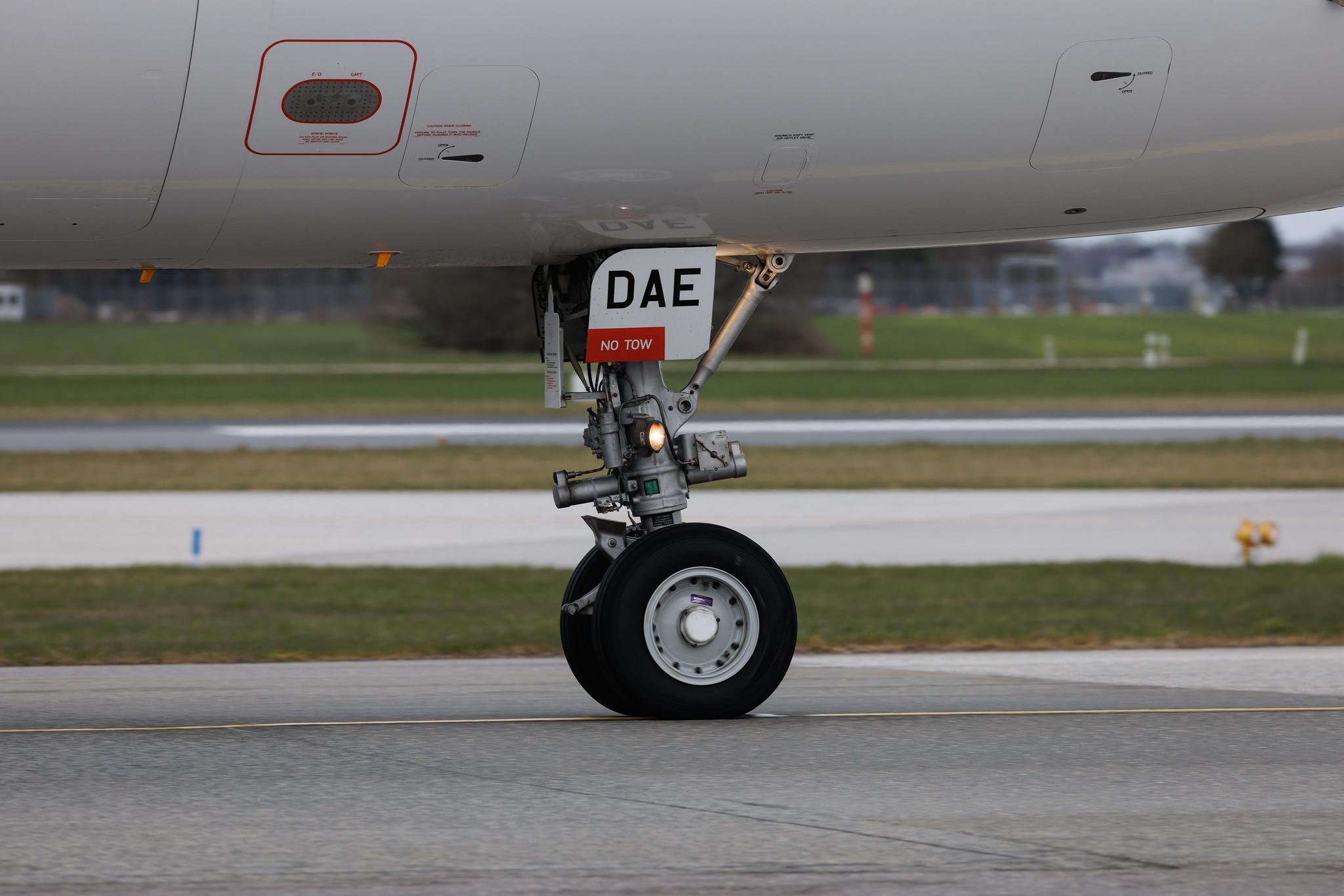 Hamburg Airport: GetJet Airlines (GW / GJT) | Airbus A320-214 A320 | LY-DAE | MSN 03240