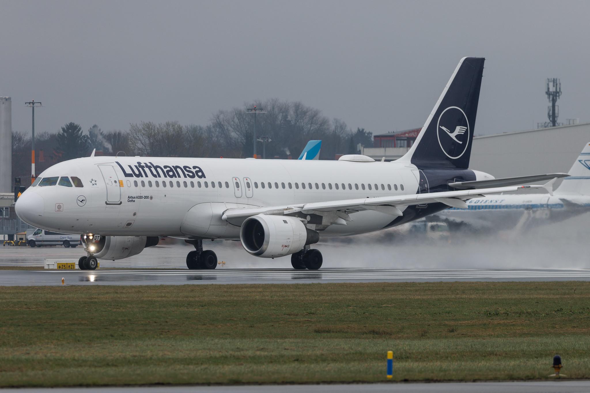 Hamburg Airport: Lufthansa (LH / DLH) | Airbus A320-211 A320 | D-AIQT | MSN 1337