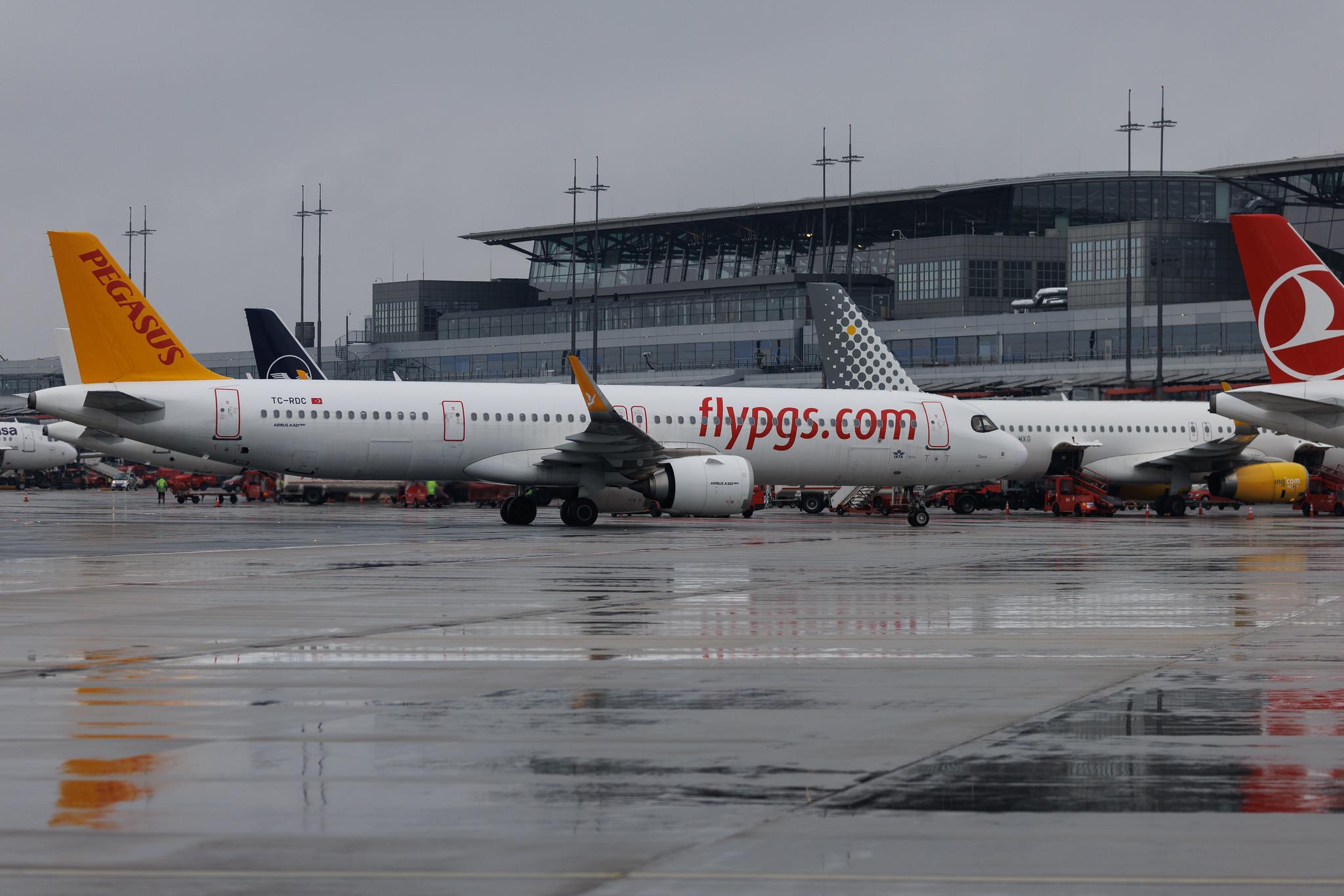 Hamburg Airport: Pegasus (PC / PGT) | Airbus A321-251NX A21N | TC-RDC | MSN 11104
