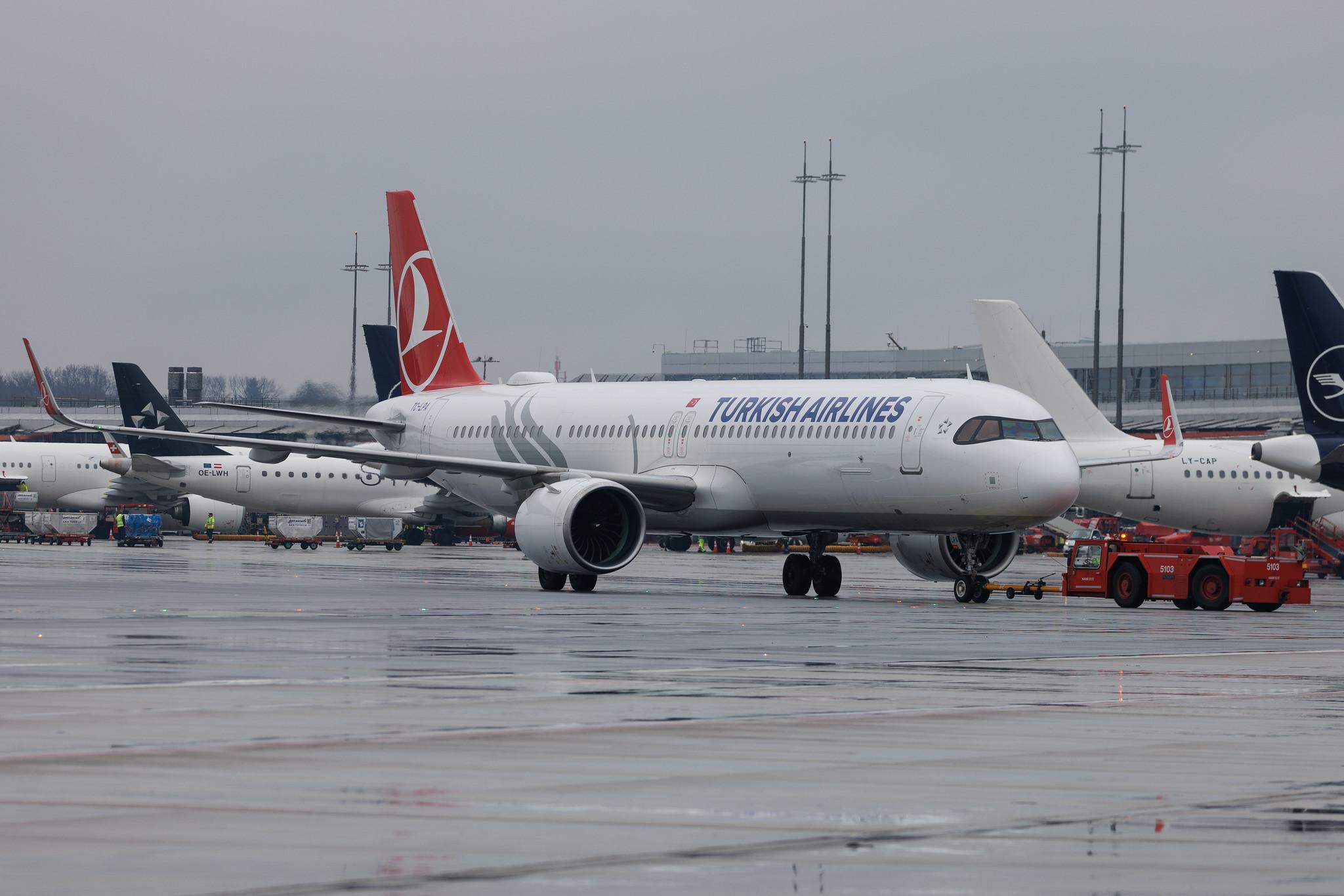 Hamburg Airport: Turkish Airlines (TK / THY) | Airbus A321-271NX A21N | TC-LPA | MSN 11464
