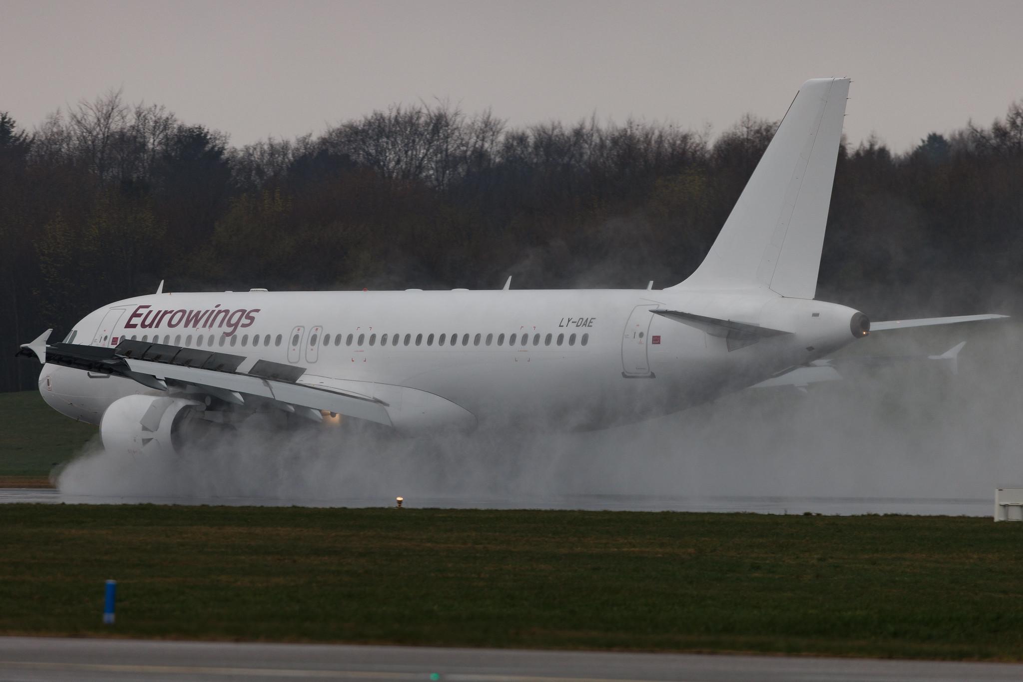 Hamburg Airport: GetJet Airlines (GW / GJT) | Airbus A320-214 A320 | LY-DAE | MSN 03240