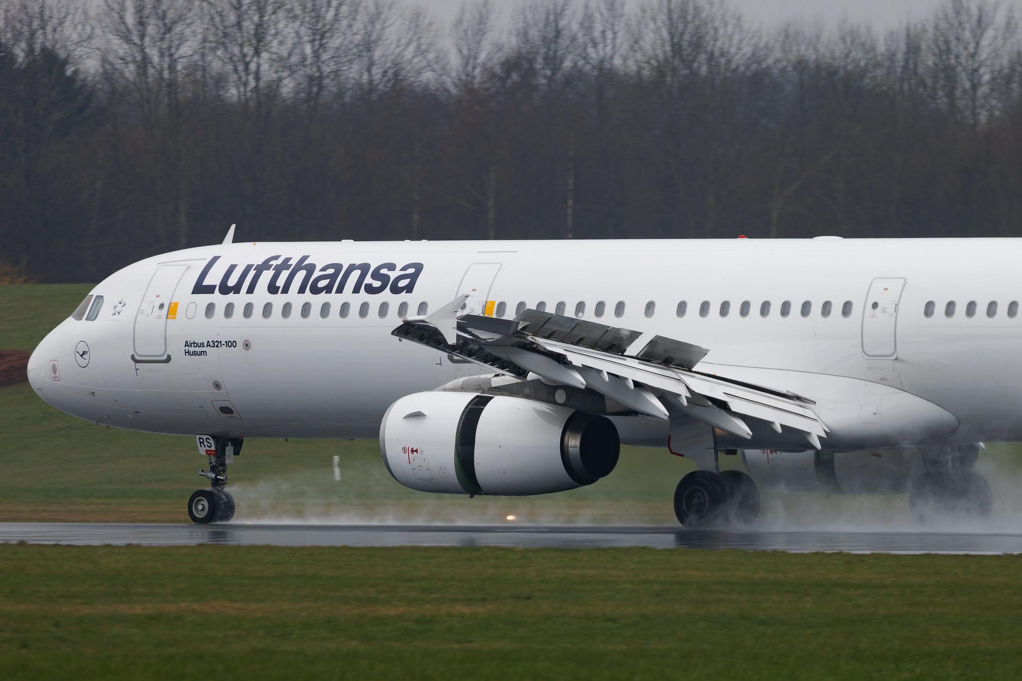 Hamburg Airport: Lufthansa (LH / DLH) | Airbus A321-131 A321 | D-AIRS | MSN 0595