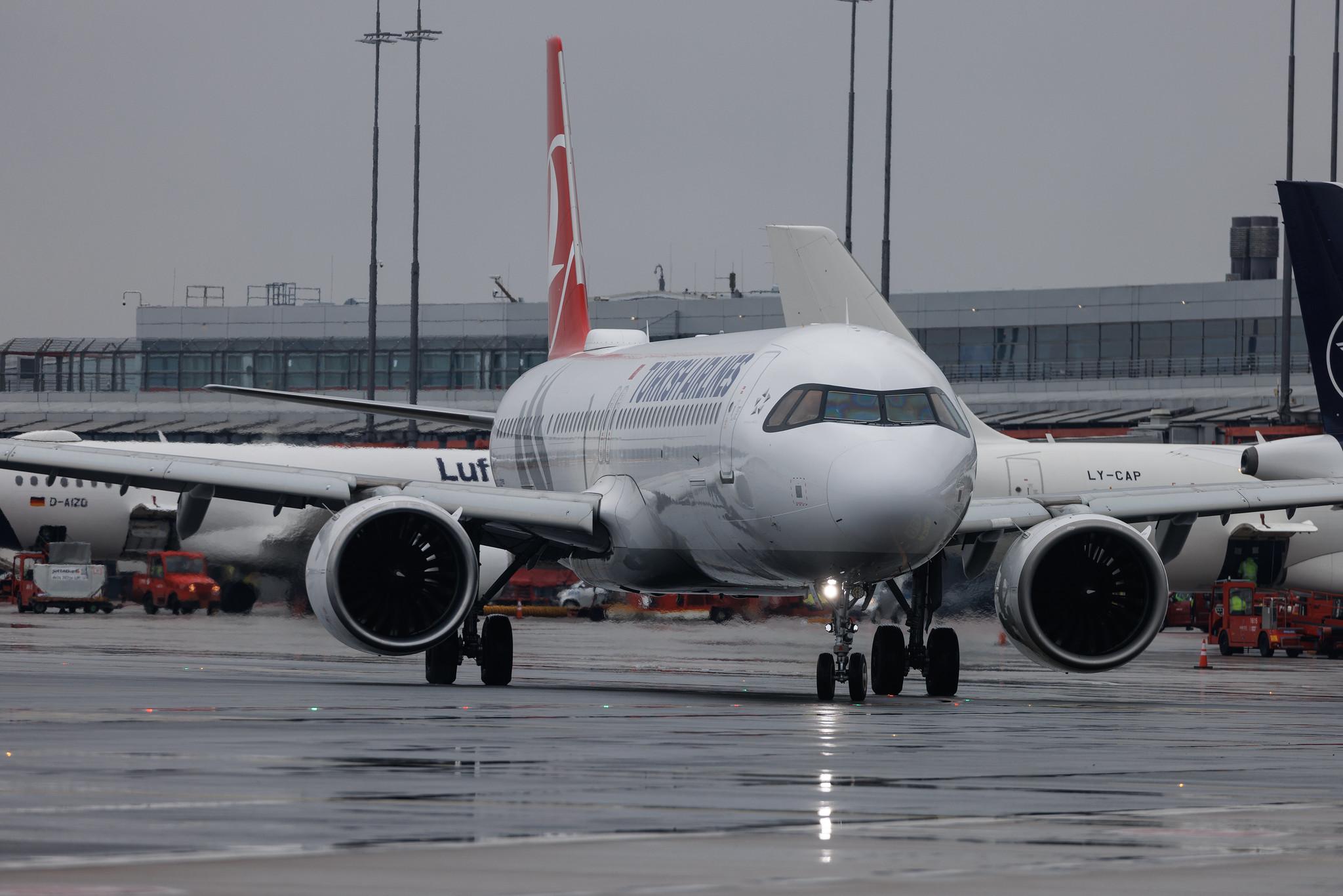Hamburg Airport: Turkish Airlines (TK / THY) | Airbus A321-271NX A21N | TC-LPA | MSN 11464