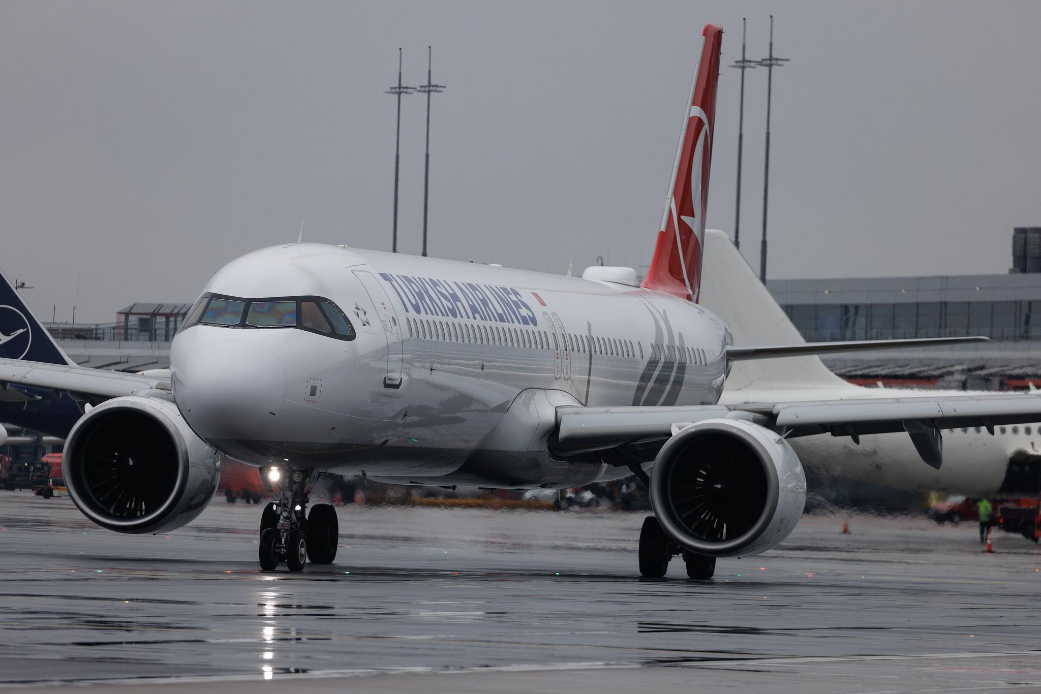 Hamburg Airport: Turkish Airlines (TK / THY) | Airbus A321-271NX A21N | TC-LPA | MSN 11464
