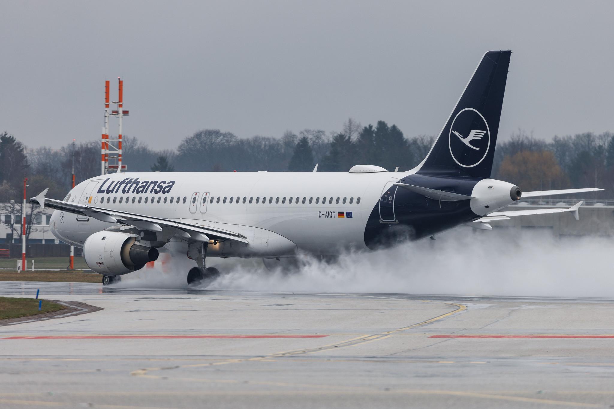 Hamburg Airport: Lufthansa (LH / DLH) | Airbus A320-211 A320 | D-AIQT | MSN 1337