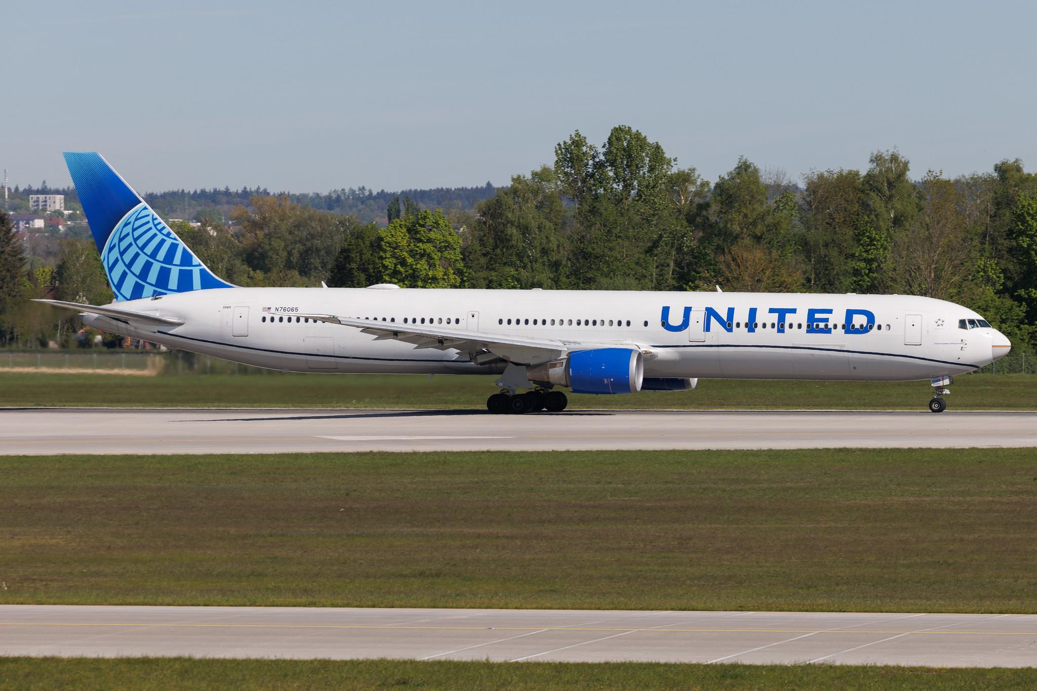 Munich Airport: United Airlines (UA / UAL) | Boeing 767-424(ER) B764 | N76065 | MSN 29460