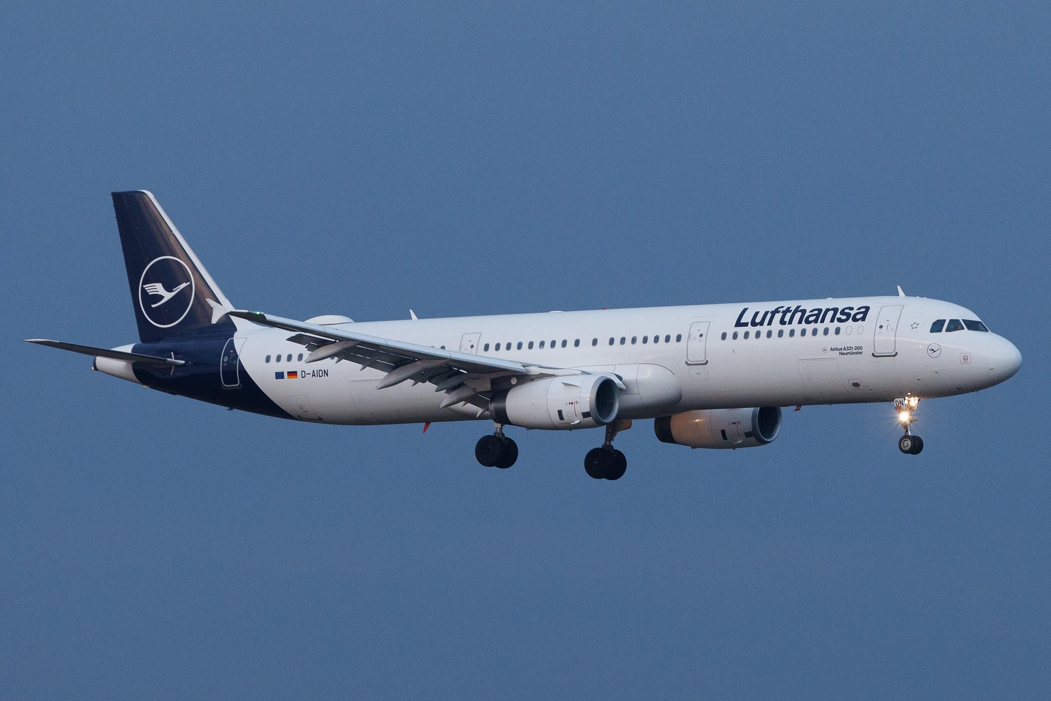 Köln Bonn Airport: Lufthansa (LH / DLH) | Airbus A321-231 A321 | D-AIDN | MSN 4976