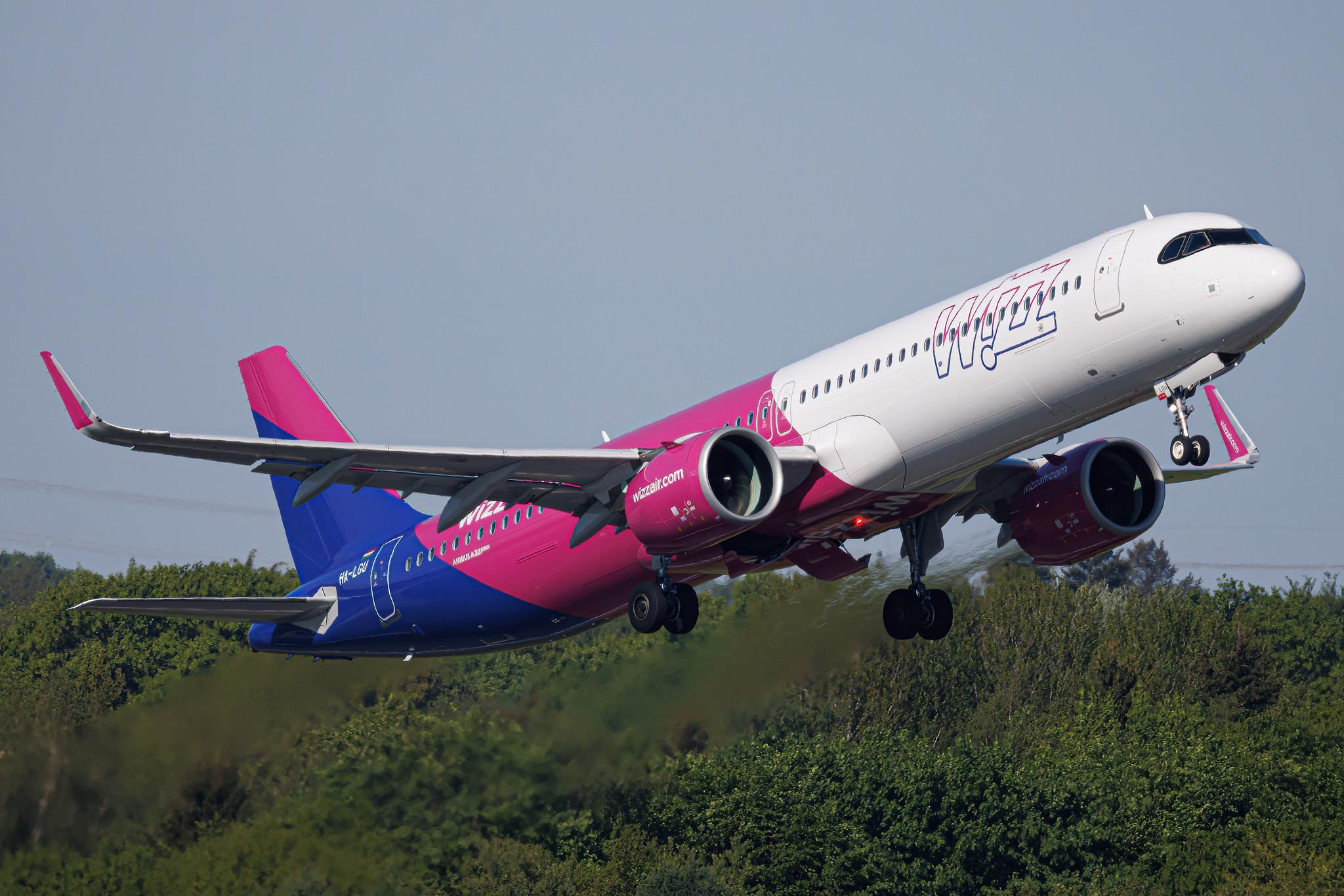 Hamburg Airport: Wizz Air (W6 / WZZ) | Airbus A321-271NX A21N | HA-LGU | MSN 12557