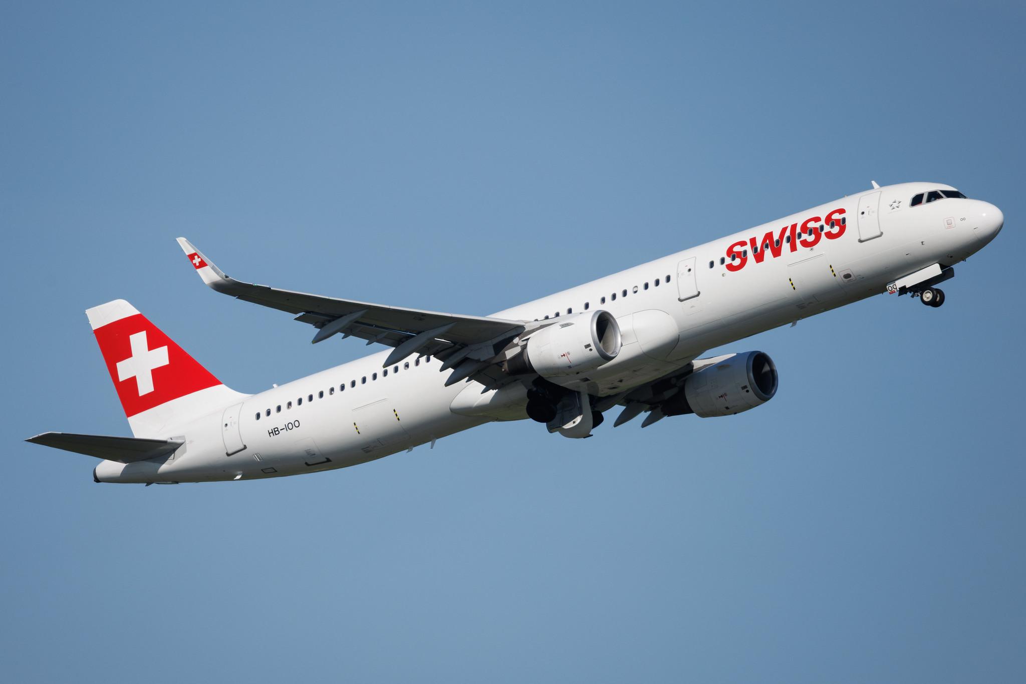 Hamburg Airport: Swiss (LX / SWR) | Airbus A321-212 A321 | HB-IOO | MSN 7007