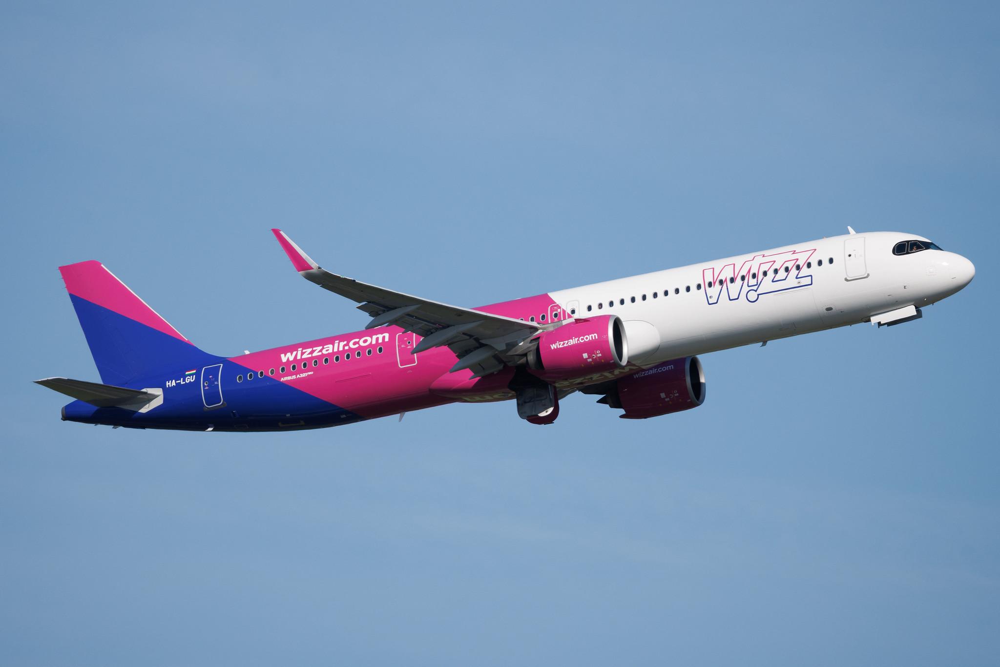 Hamburg Airport: Wizz Air (W6 / WZZ) | Airbus A321-271NX A21N | HA-LGU | MSN 12557