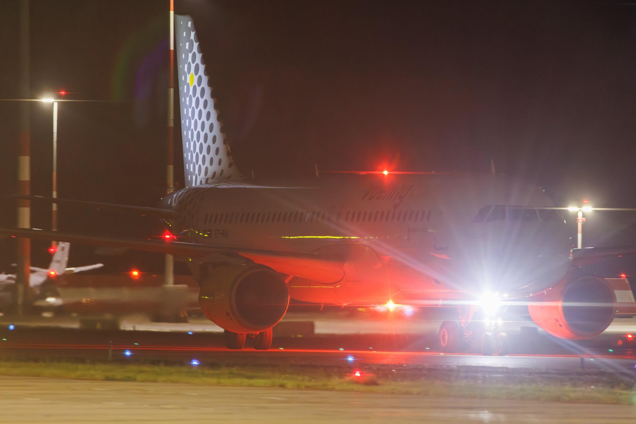 Hamburg Airport: Vueling (VY / VLG) | Airbus A320-214 A320 | EC-MAI | MSN 06045