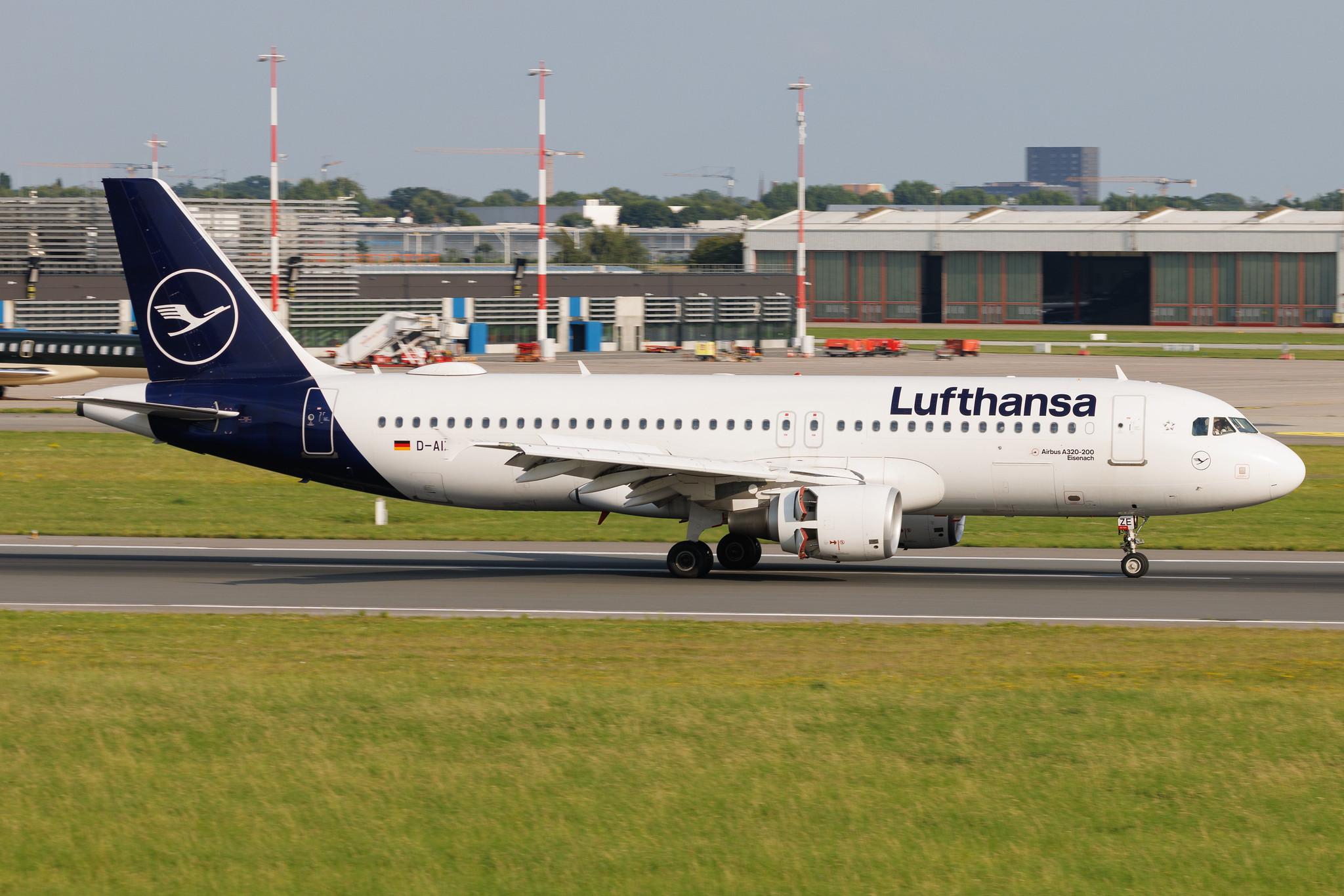 Hamburg Airport: Lufthansa (LH / DLH) | Airbus A320-214 A320 | D-AIZE | MSN 4261