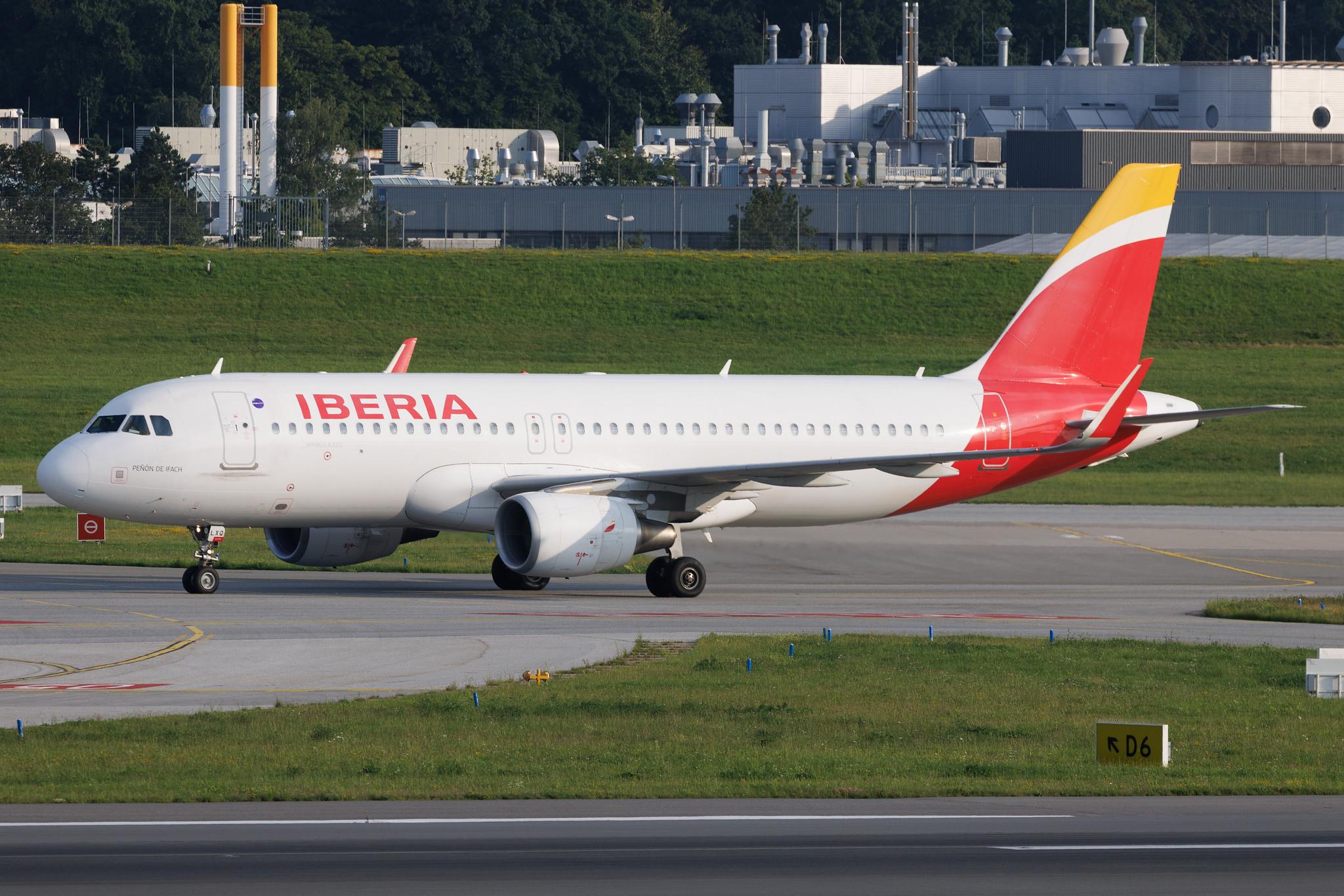 Hamburg Airport: Iberia (IB / IBE) | Airbus A320-216 A320 | EC-LXQ | MSN 5692