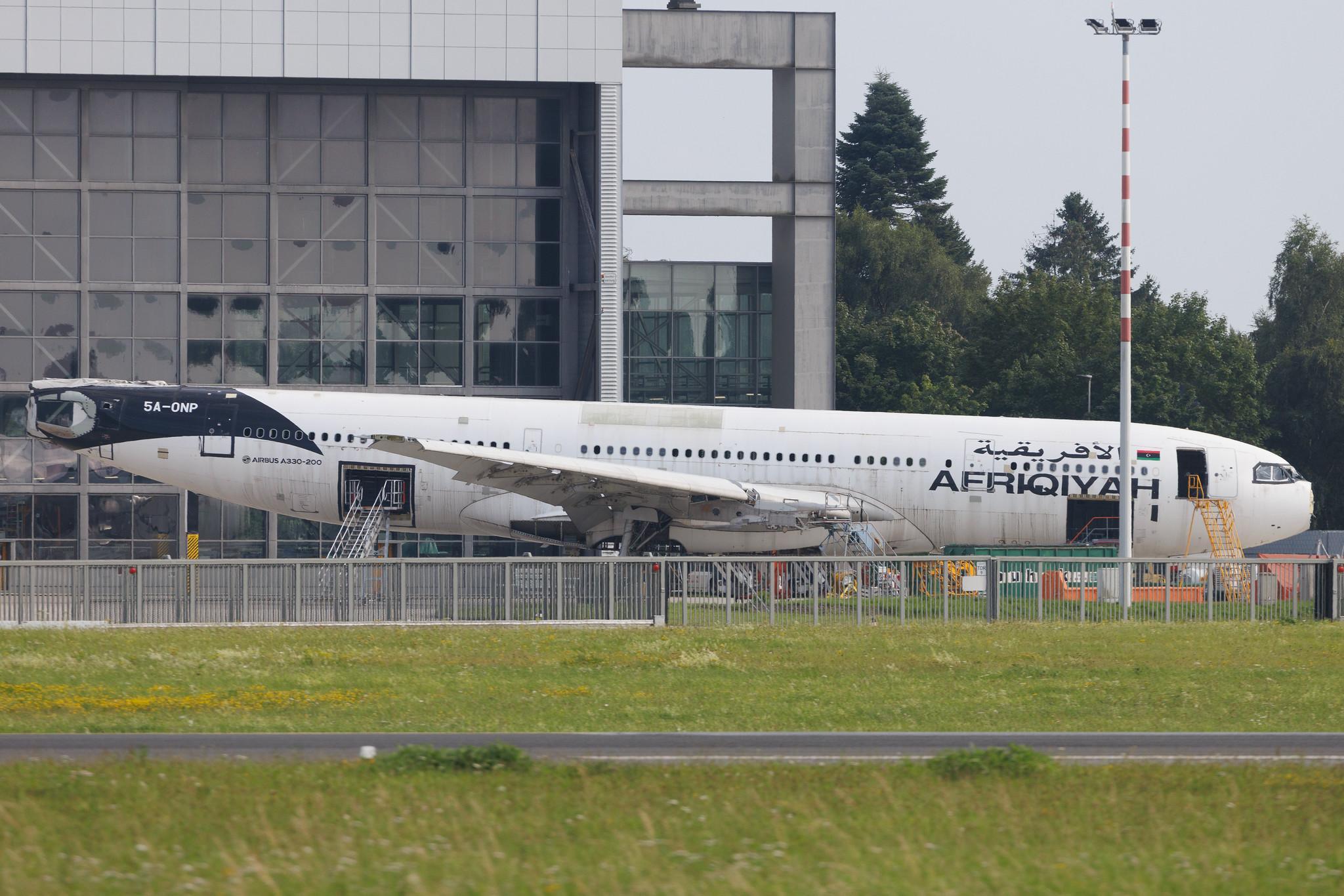 Hamburg Airport: Afriqiyah Airways (8U / AAW) | Airbus A330-202 A332 | 5A-ONP | MSN 1472