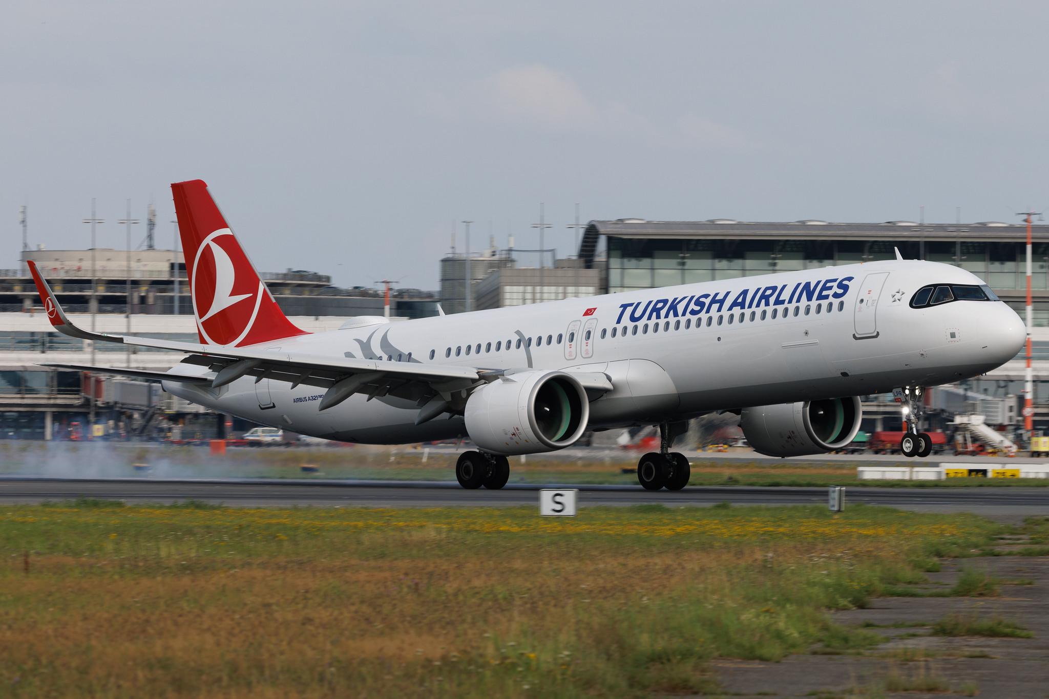 Hamburg Airport: Turkish Airlines (TK / THY) | Airbus A321-271NX A21N | TC-LPR | MSN 12577