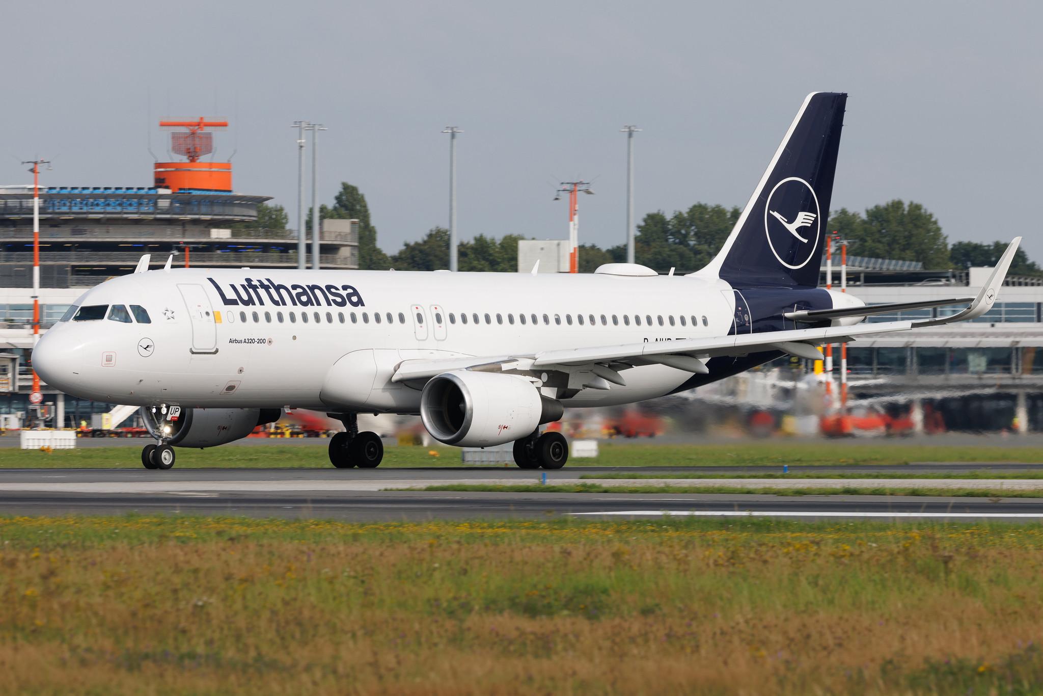 Hamburg Airport: Lufthansa (LH / DLH) | Airbus A320-214 A320 | D-AIUP | MSN 6807