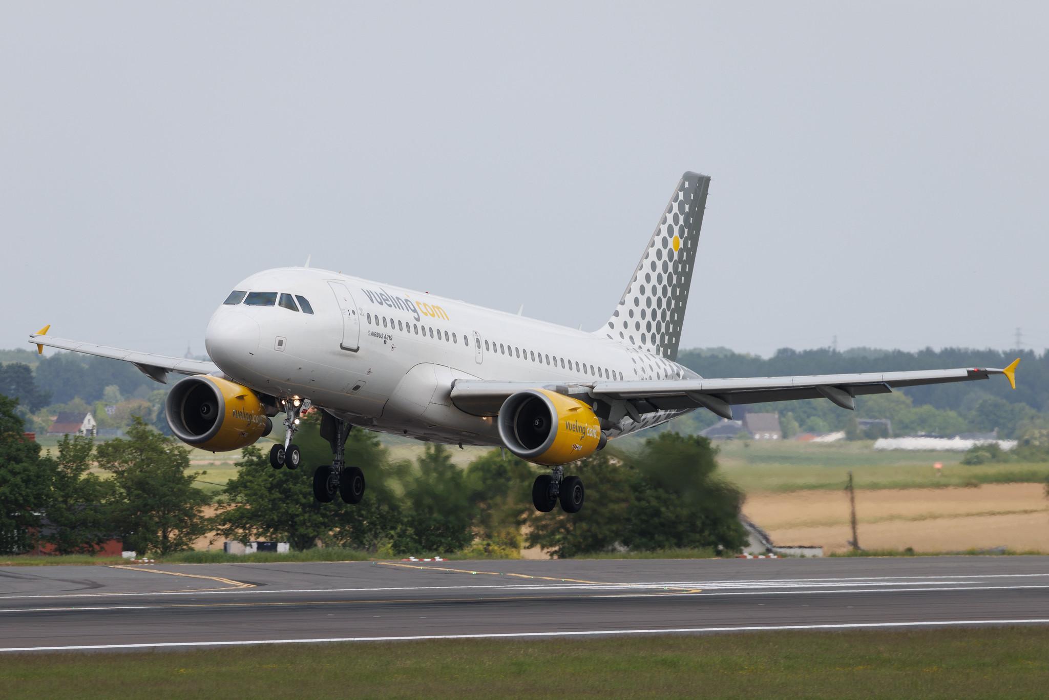 Brussels Airport: Vueling (VY / VLG) | Airbus A319-112 A319 | EC-MGF | MSN 03028