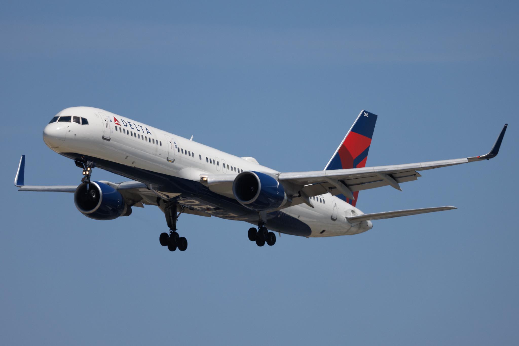 Los Angeles International Airport: Delta Air Lines (DL / DAL) | Boeing 757-251 B752 | N545US | MSN 26492