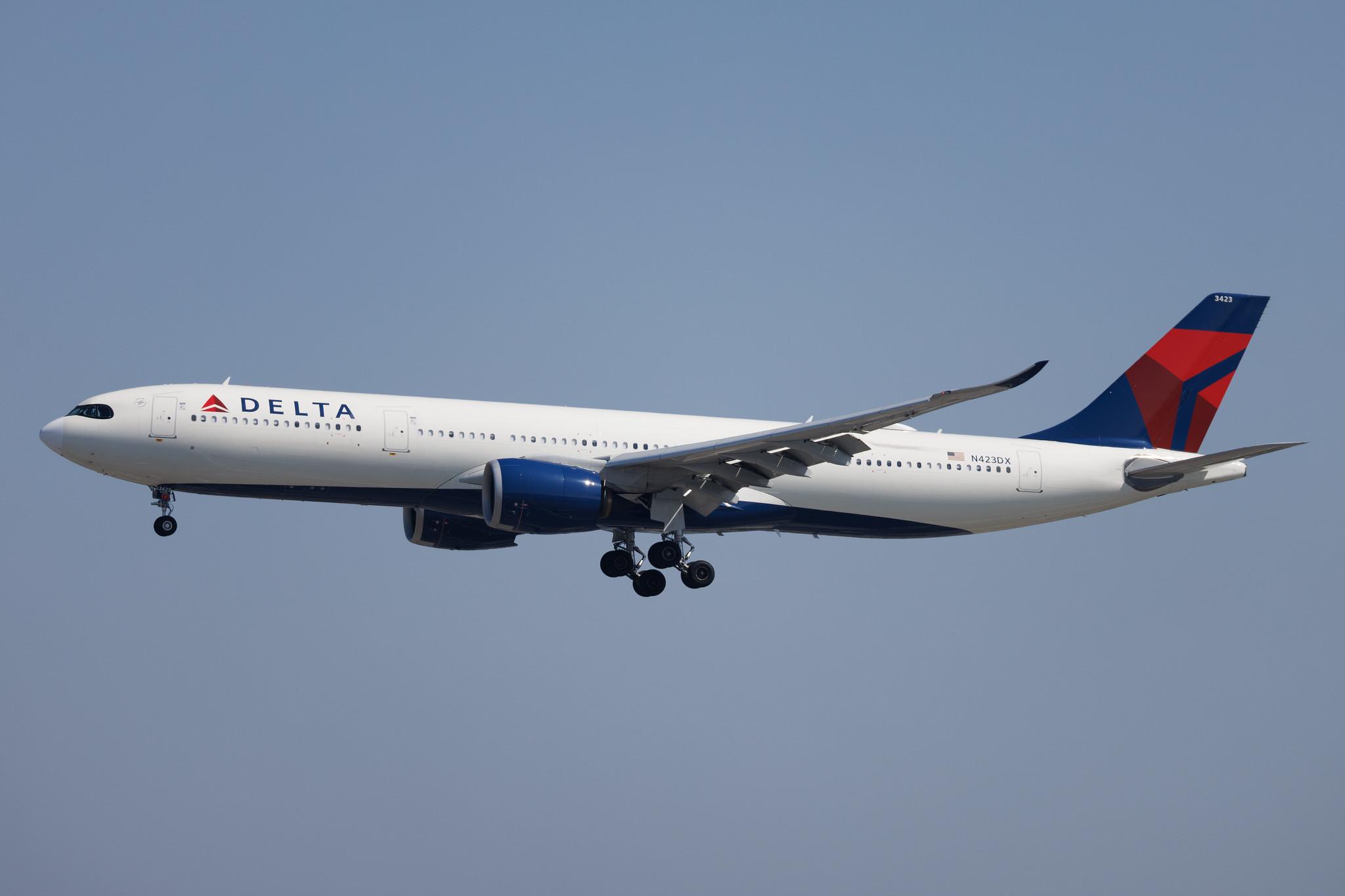 Los Angeles International Airport: Delta Air Lines (DL / DAL) | Airbus A330-941 A339 | N423DX | MSN 2032