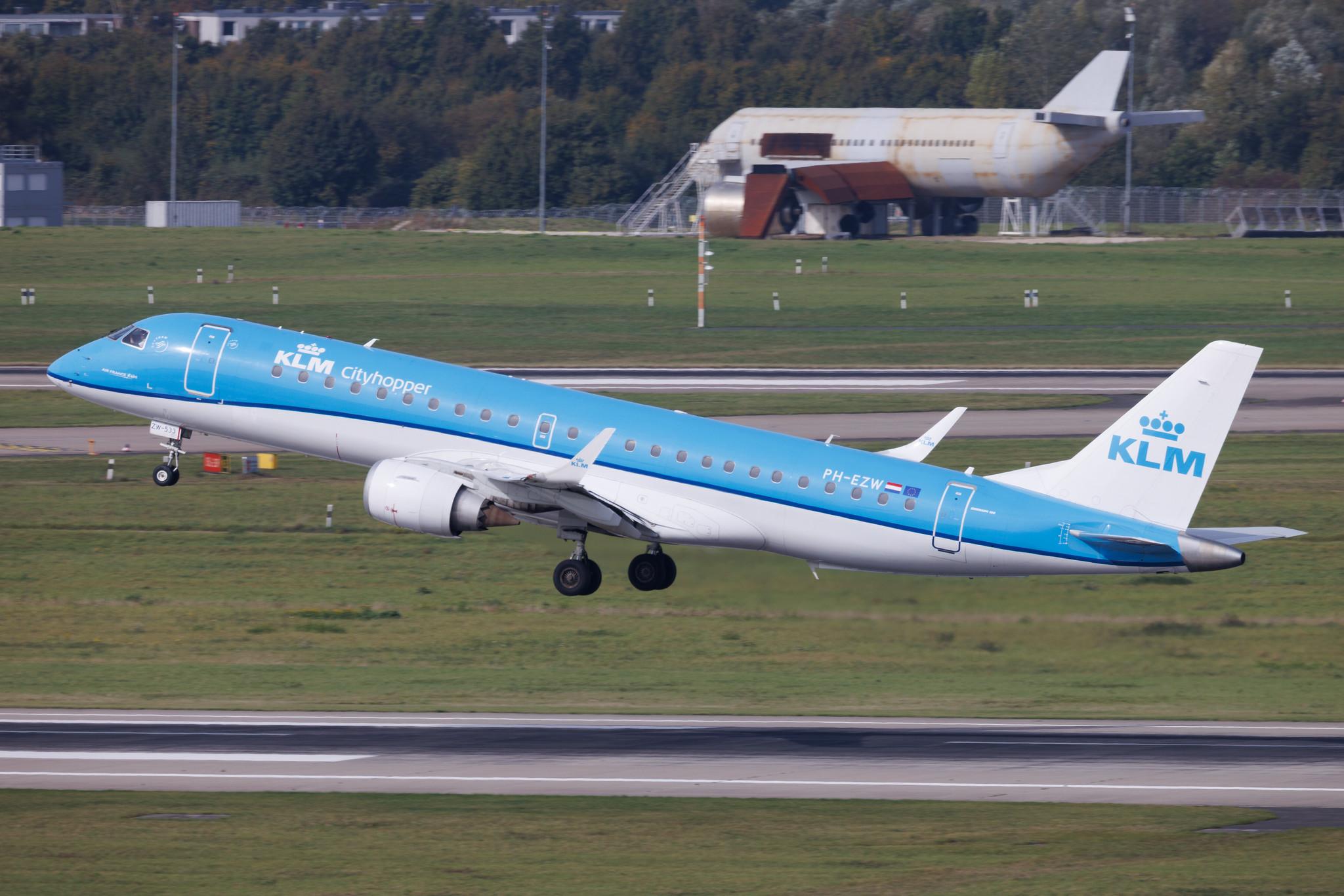Düsseldorf Airport: KLM (KL / KLM) | Operator: KLM Cityhopper | Embraer E190STD E190 | PH-EZW | MSN 19000533