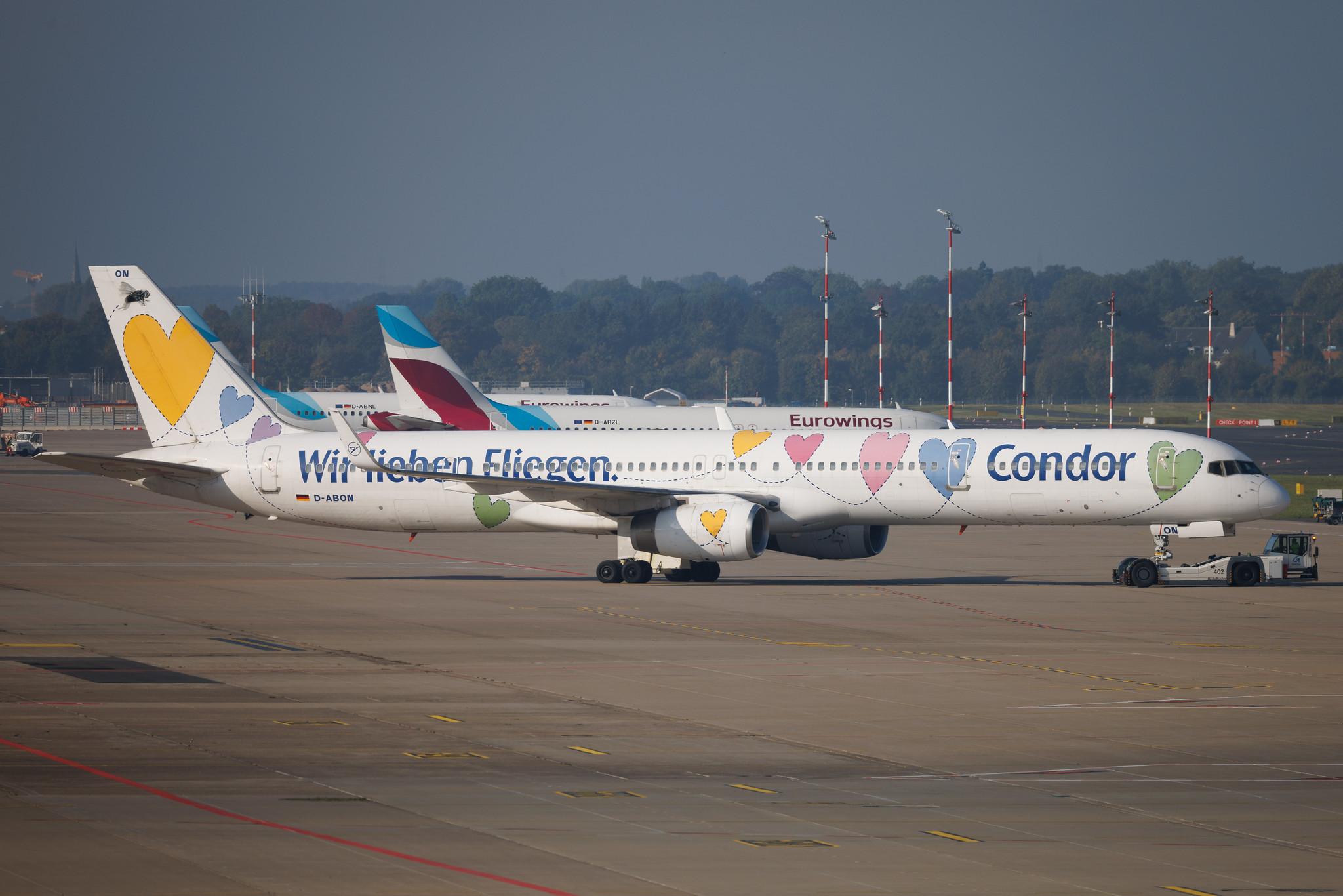 Düsseldorf Airport: Condor (DE / CFG) | Livery: Wir Lieben Fliegen Livery | Boeing 757-330 B753 | D-ABON | MSN 29023