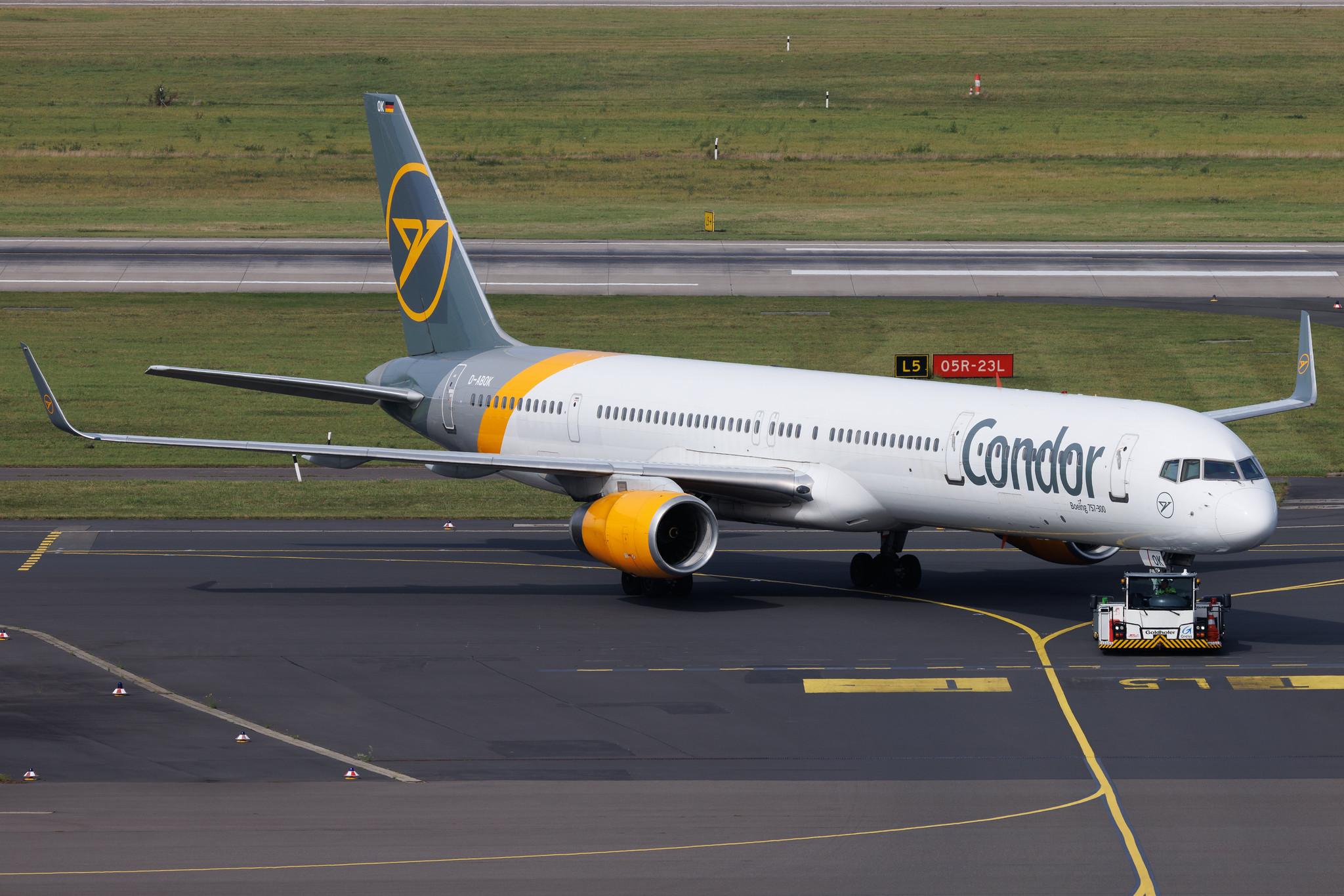 Düsseldorf Airport: Condor (DE / CFG) | Boeing 757-330 B753 | D-ABOK | MSN 29020