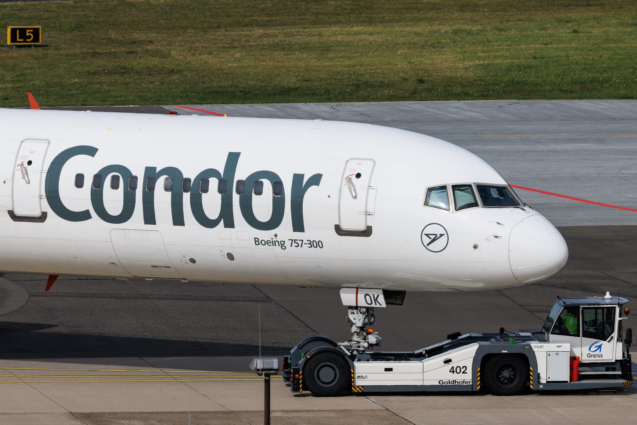 Düsseldorf Airport: Condor (DE / CFG) | Boeing 757-330 B753 | D-ABOK | MSN 29020
