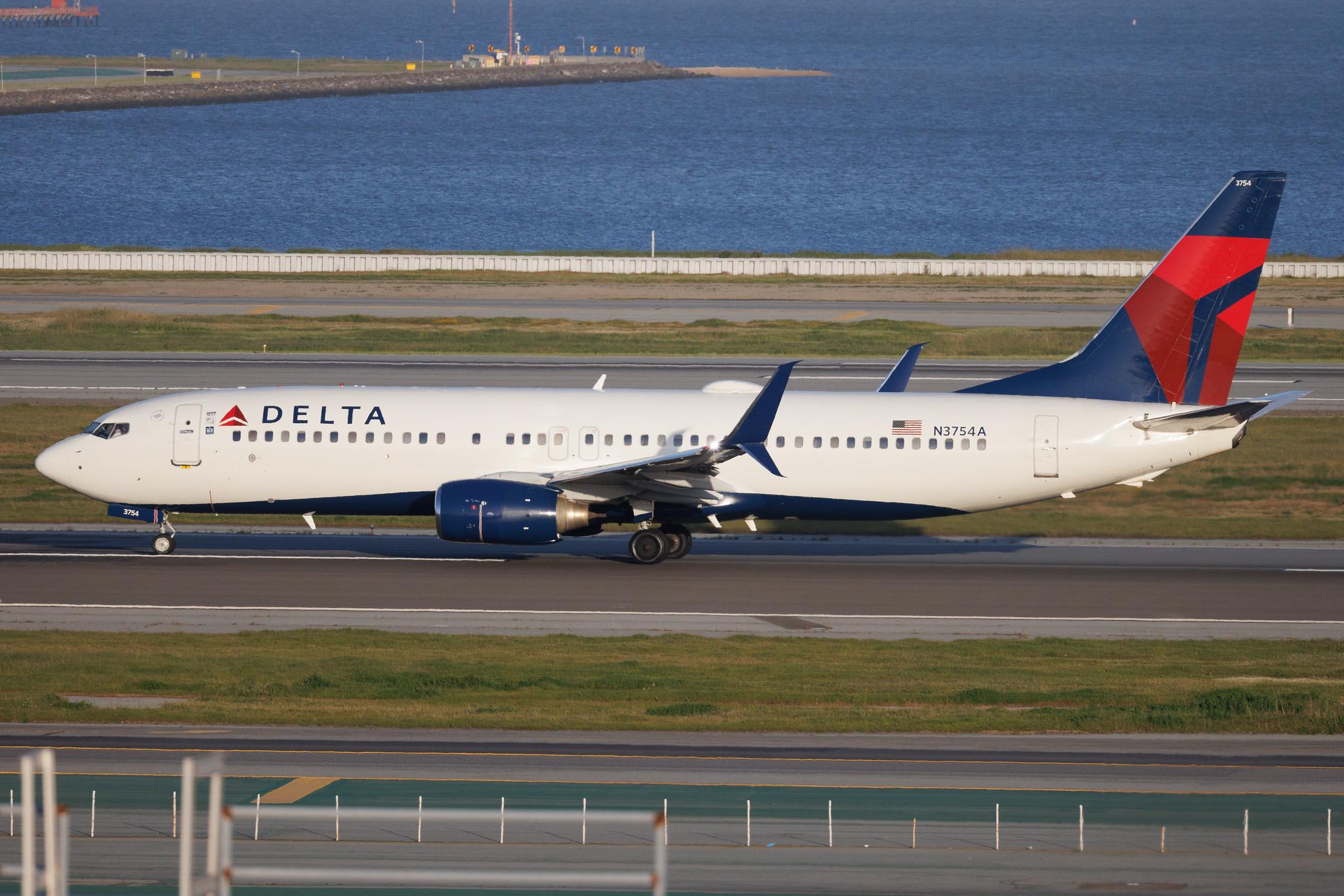 San Francisco International Airport: Delta Air Lines (DL / DAL) | Boeing 737-832 B738 | N3754A | MSN 29626