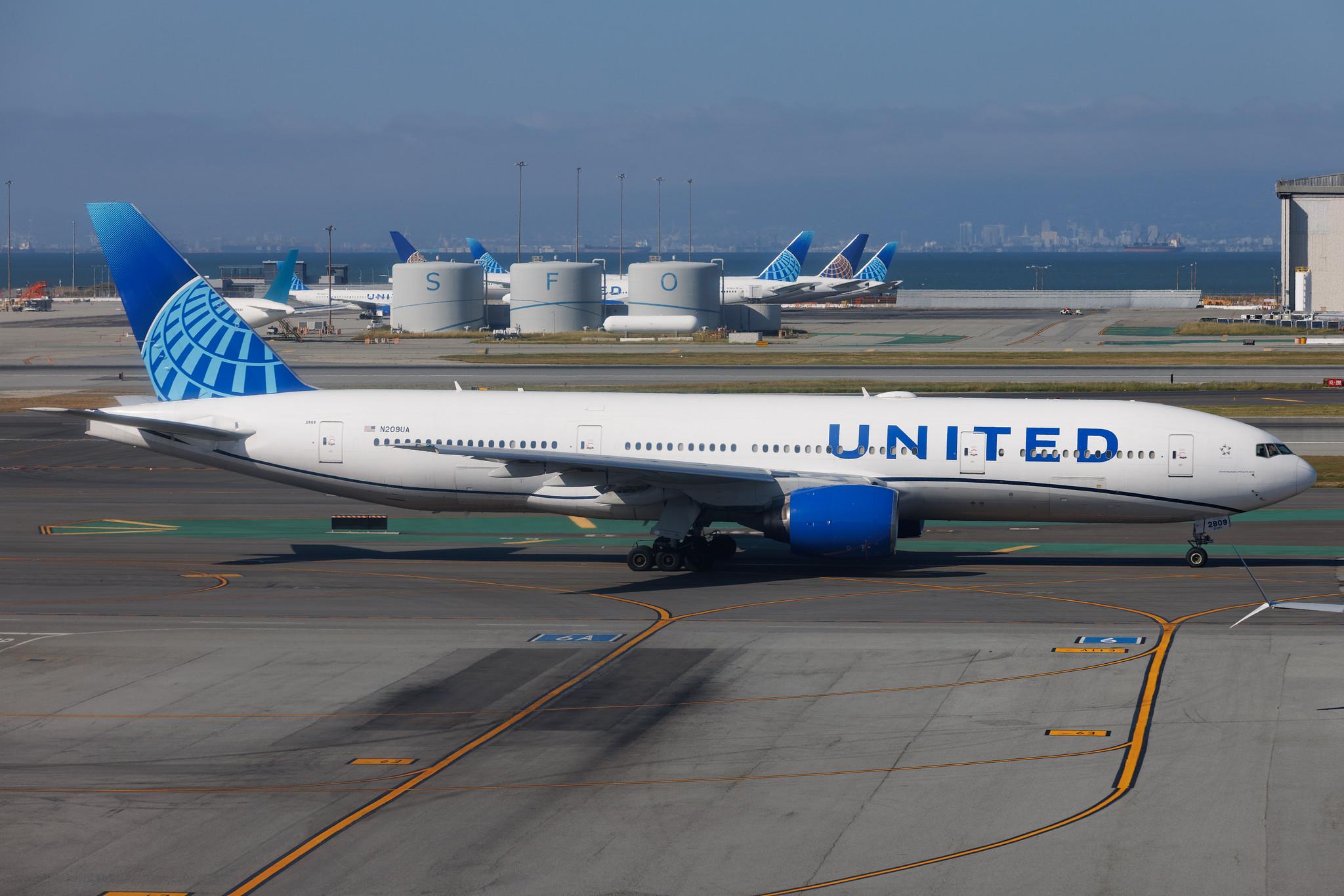 San Francisco International Airport: United Airlines (UA / UAL) | Boeing 777-222ER B772 | N209UA | MSN 30215