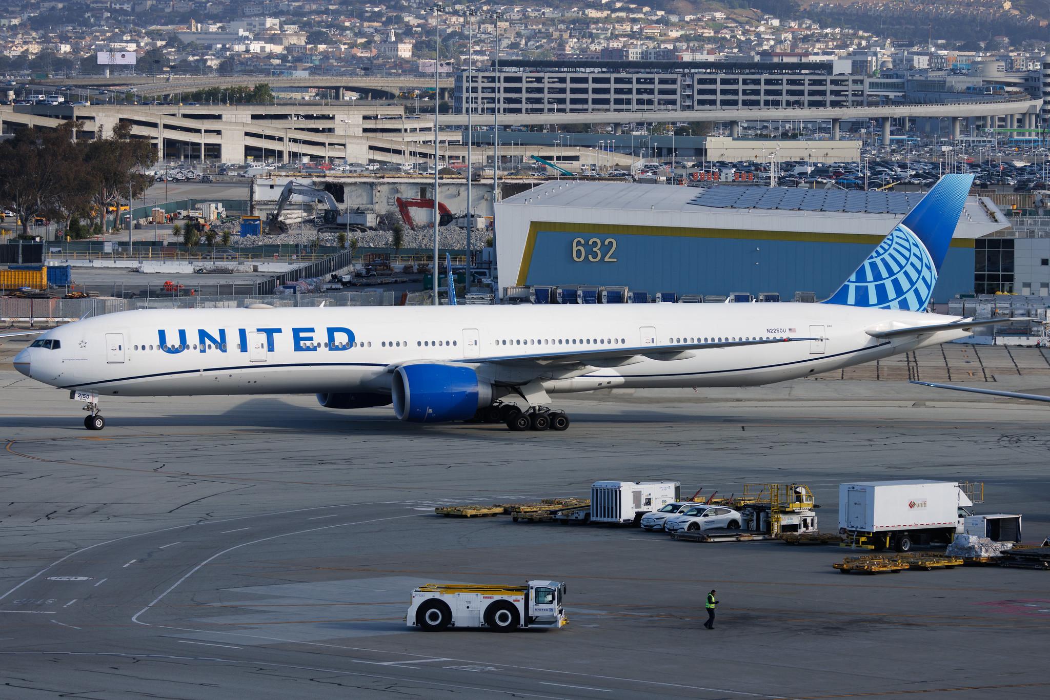 San Francisco International Airport: United Airlines (UA / UAL) | Boeing 777-300(ER) B77W | N2250U | MSN 66590