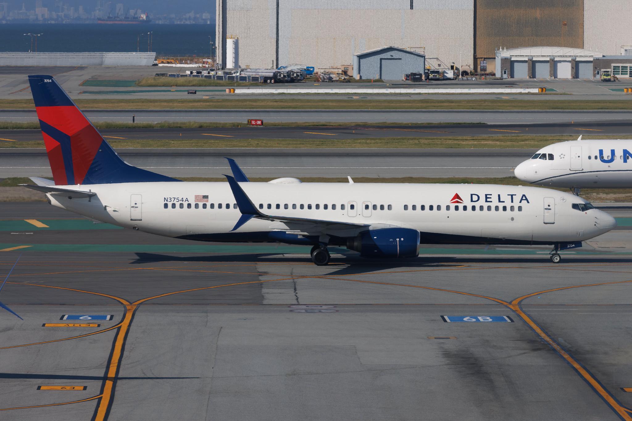 San Francisco International Airport: Delta Air Lines (DL / DAL) | Boeing 737-832 B738 | N3754A | MSN 29626
