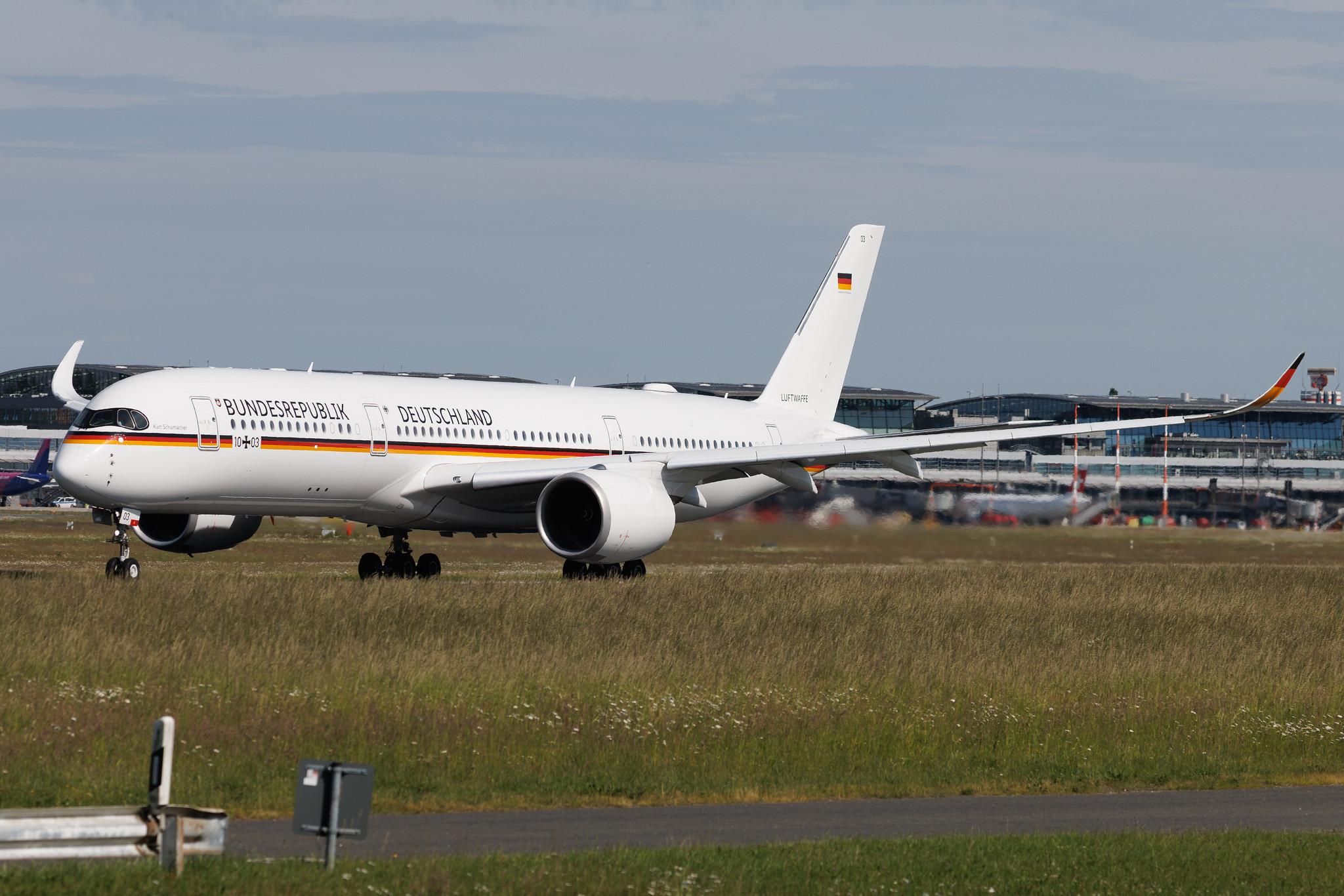 Hamburg Airport: German Air Force (/ GAF) | Airbus A350-941 A359 | 10+03 | MSN 416