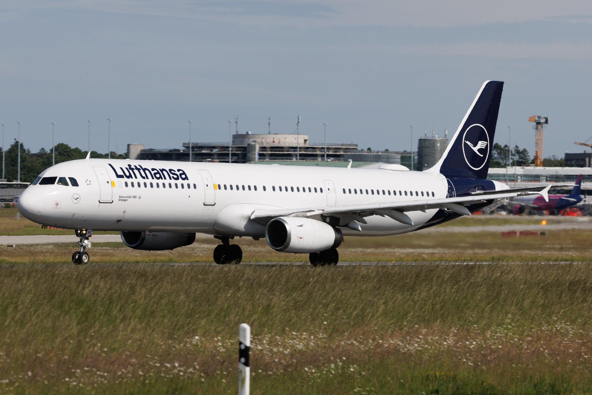 Hamburg Airport: Lufthansa (LH / DLH) | Airbus A321-131 A321 | D-AIRC | MSN 0473