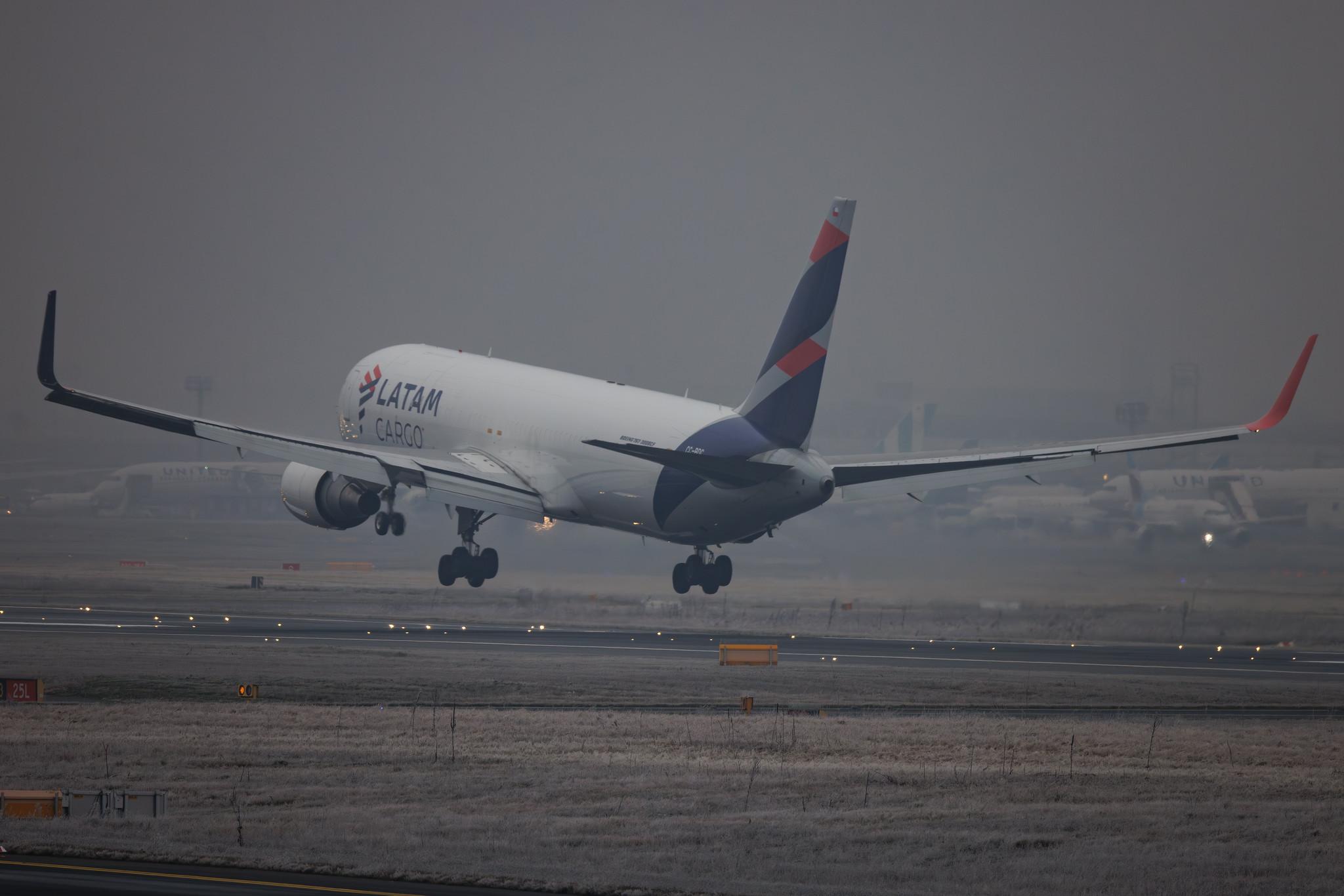 Frankfurt Airport: LATAM Cargo (UC / LCO) | Operator: LATAM Cargo Colombia | Boeing 767-316(ER)(BCF) B763 | CC-BDC | MSN 40591