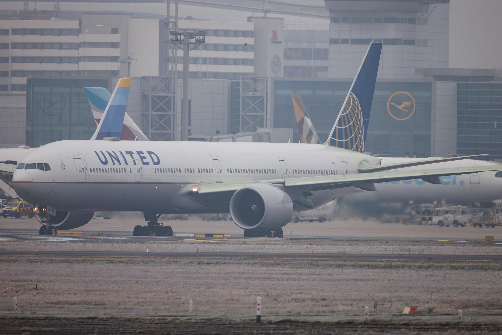 Frankfurt Airport: United Airlines (UA / UAL) | Boeing 777-322(ER) B77W | N2140U | MSN 62651