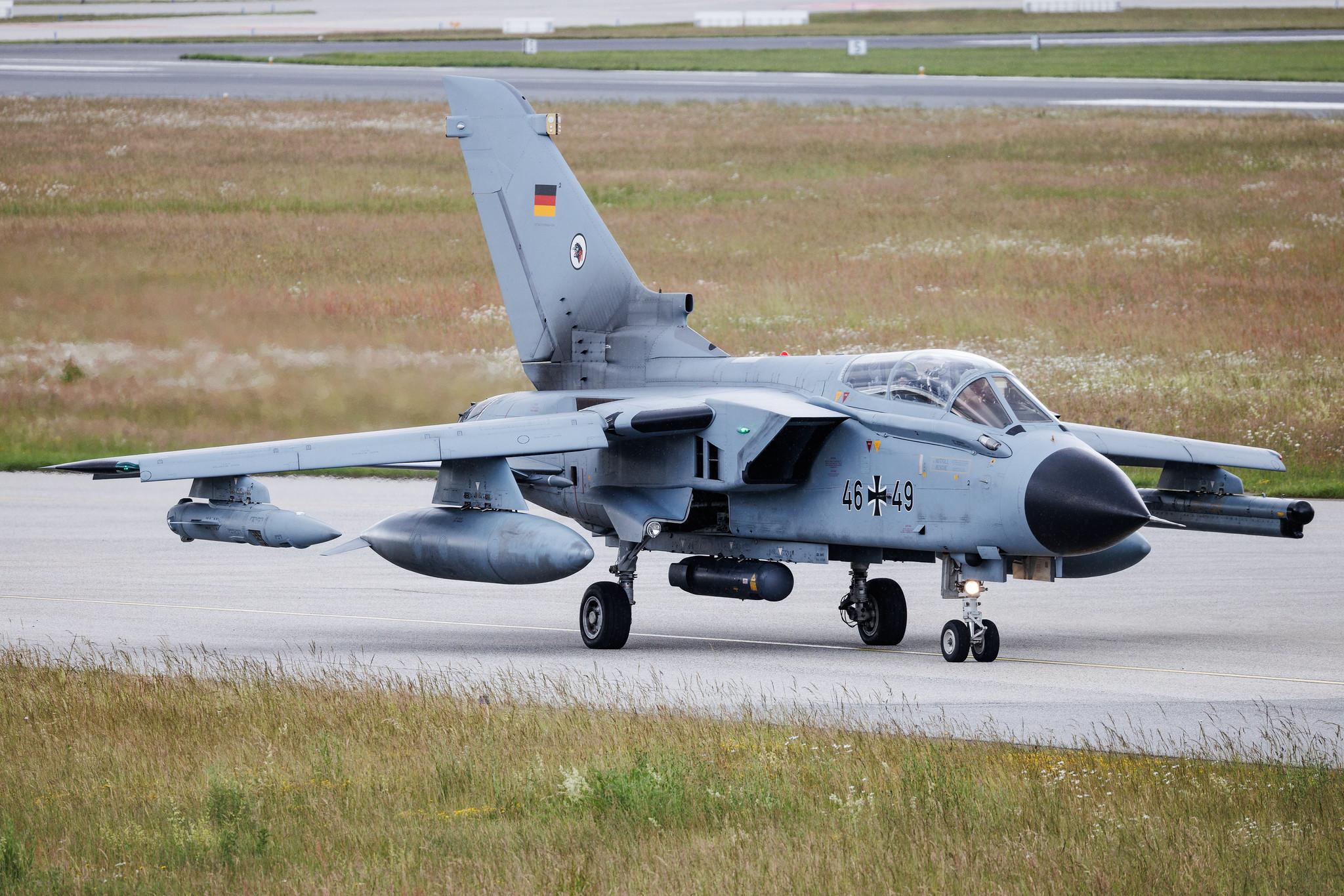 Hamburg Airport: German Air Force (/ GAF) | Panavia Tornado ECR TOR | 46+49 | MSN 884/GS282/4349