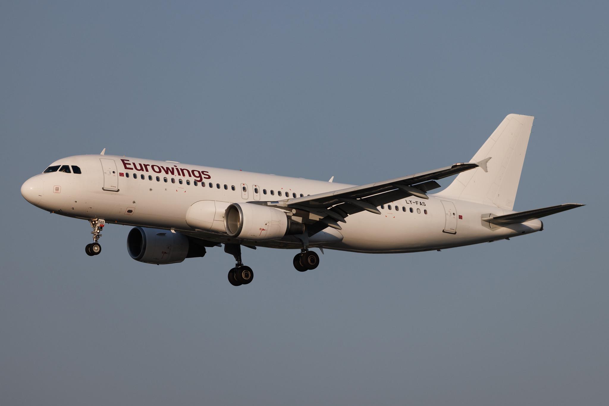 Hamburg Airport: Eurowings (EW / EWG) | Operator: GetJet Airlines | Airbus A320-214 A320 | LY-FAS | MSN 04273