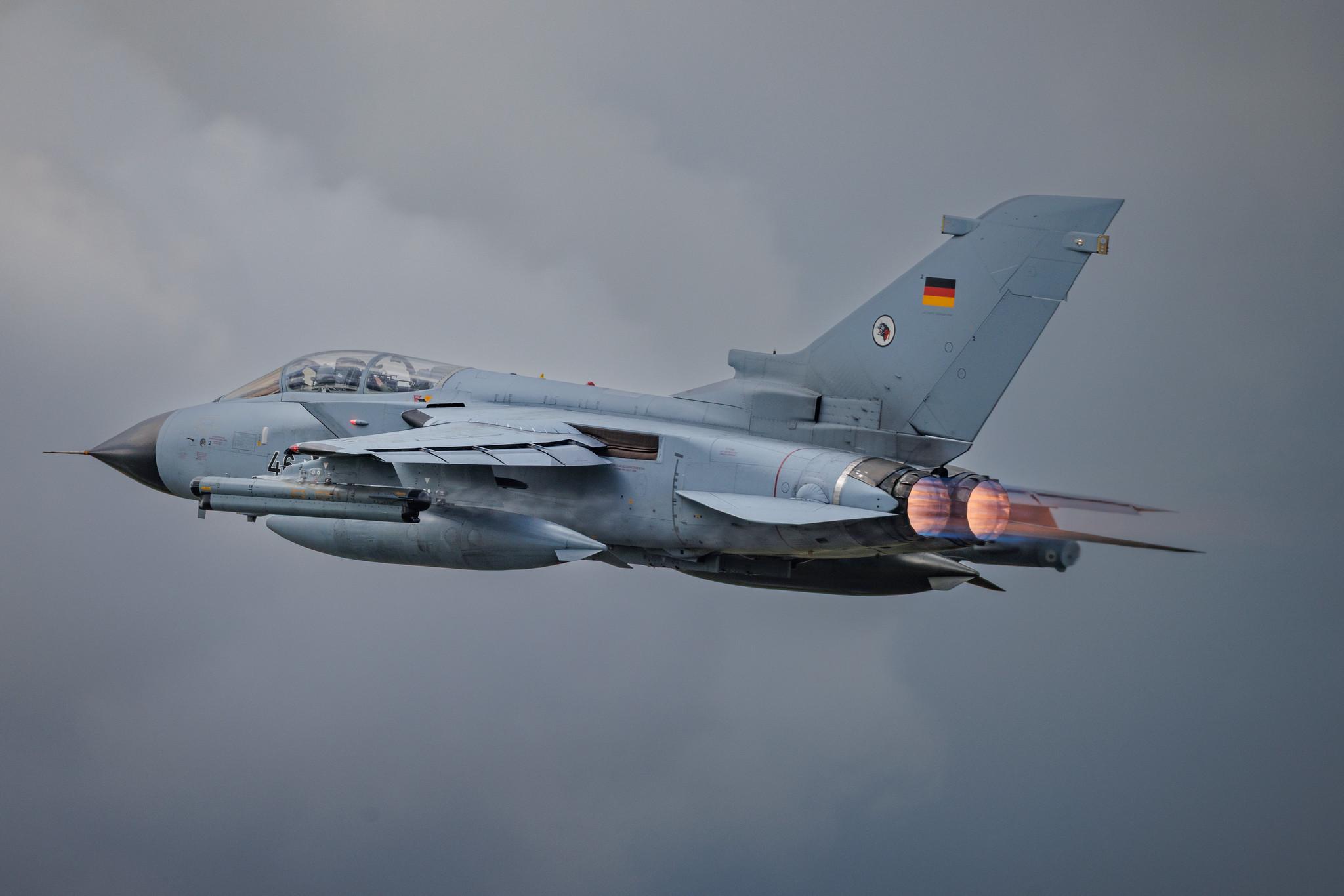 Hamburg Airport: German Air Force (/ GAF) | Panavia Tornado ECR TOR | 46+46 | MSN 876/GS279/4346